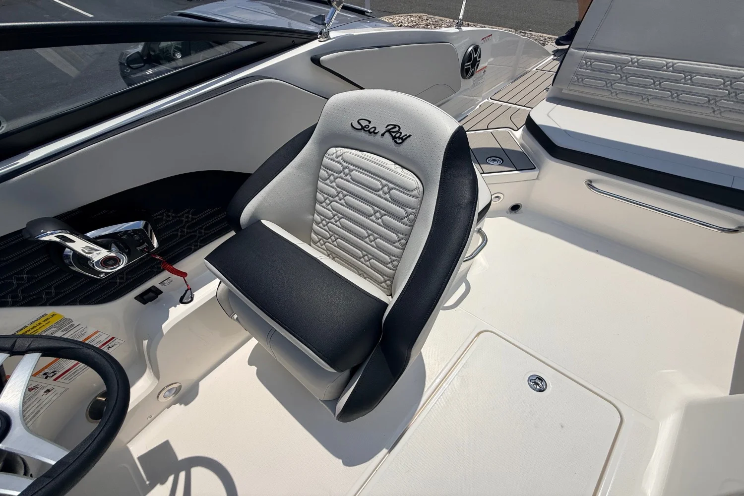 2026 Sea Ray SPX 210 Outboard Image Thumbnail #8