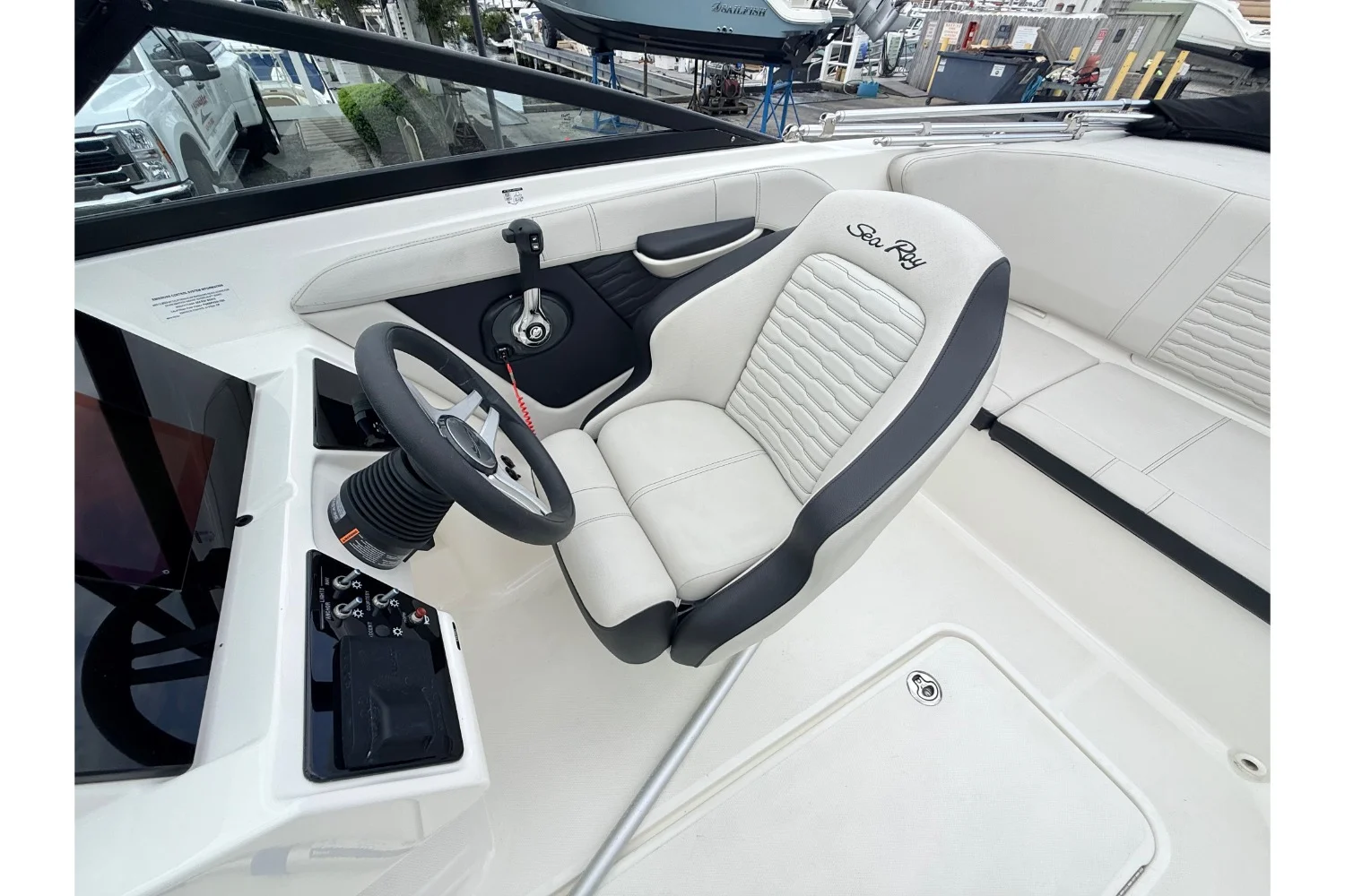 2023 Sea Ray 190 SPX OB Image Thumbnail #9