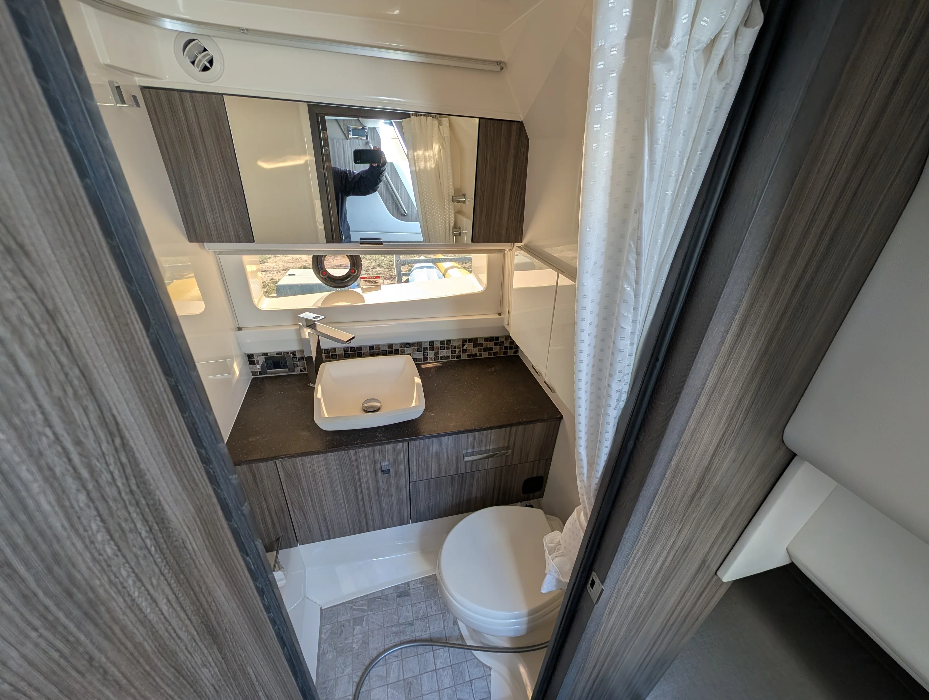 2023 Sea Ray 400 SLX OB Image Thumbnail #23