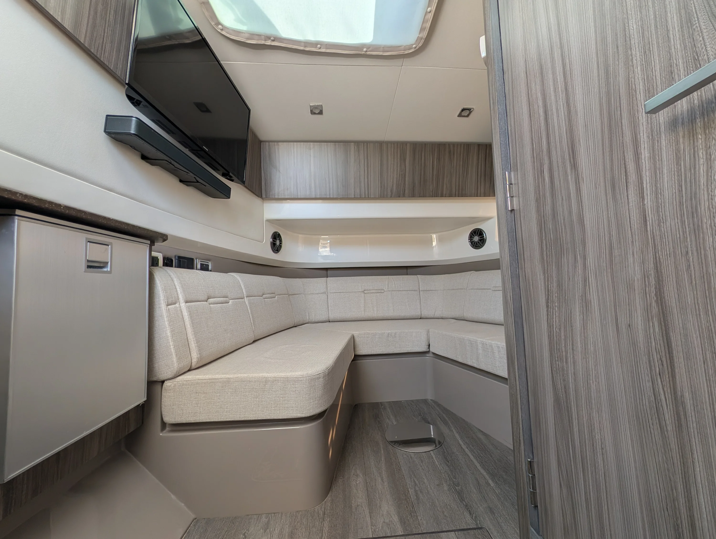 2023 Sea Ray 400 SLX OB Image Thumbnail #26