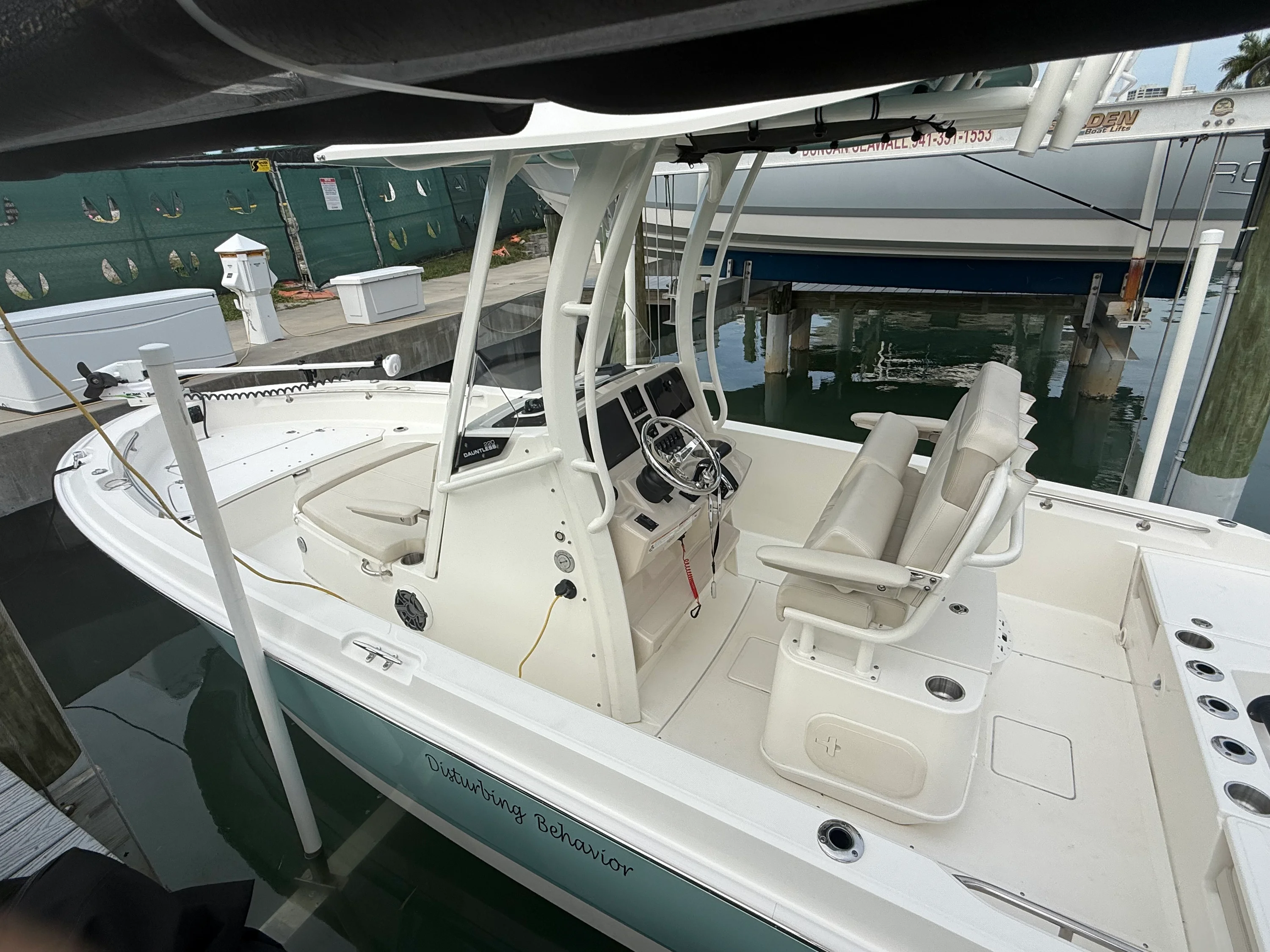 2024 Boston Whaler 22 DAUNTLESS Image Thumbnail #12