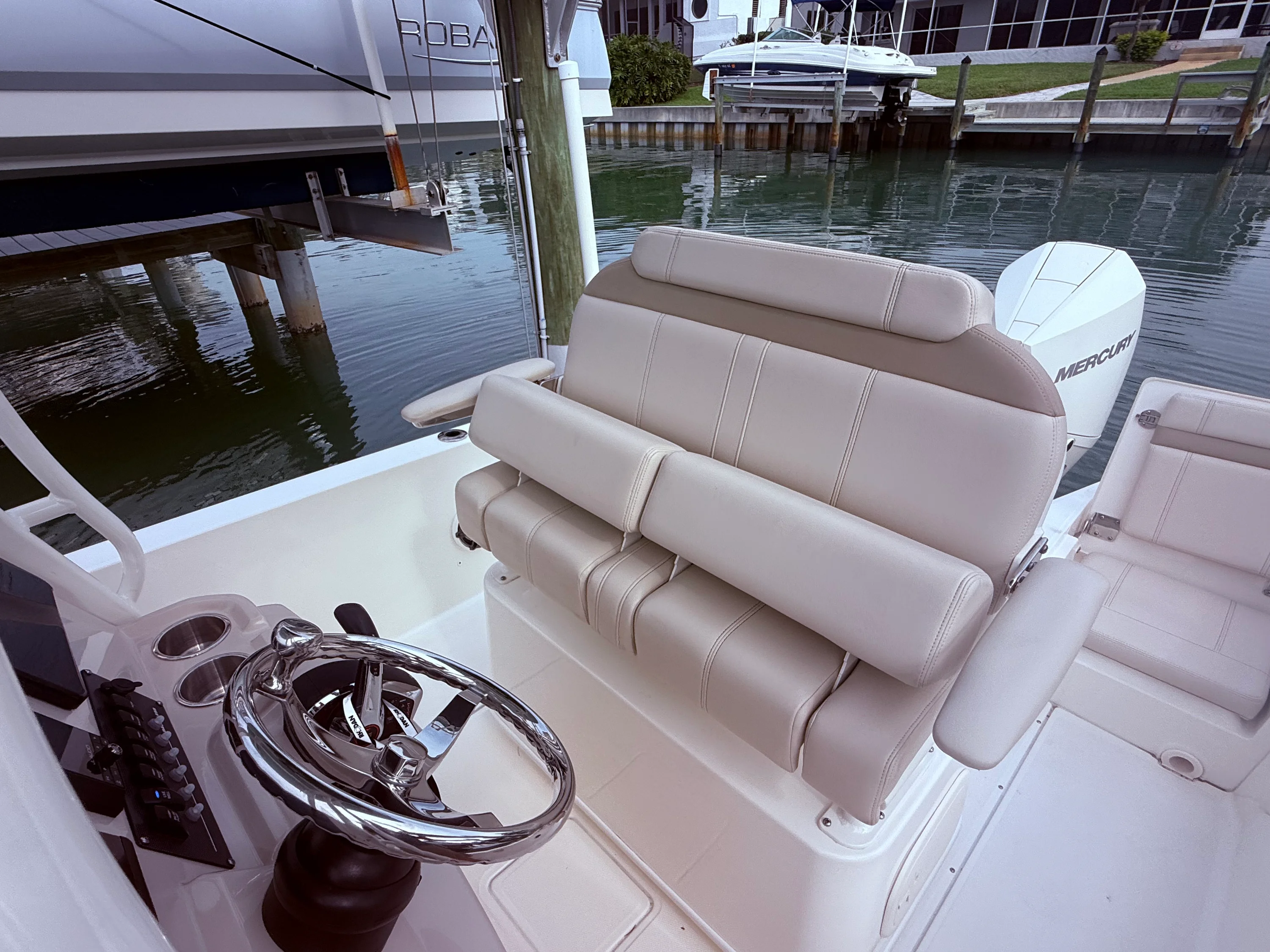 2024 Boston Whaler 22 DAUNTLESS Image Thumbnail #36