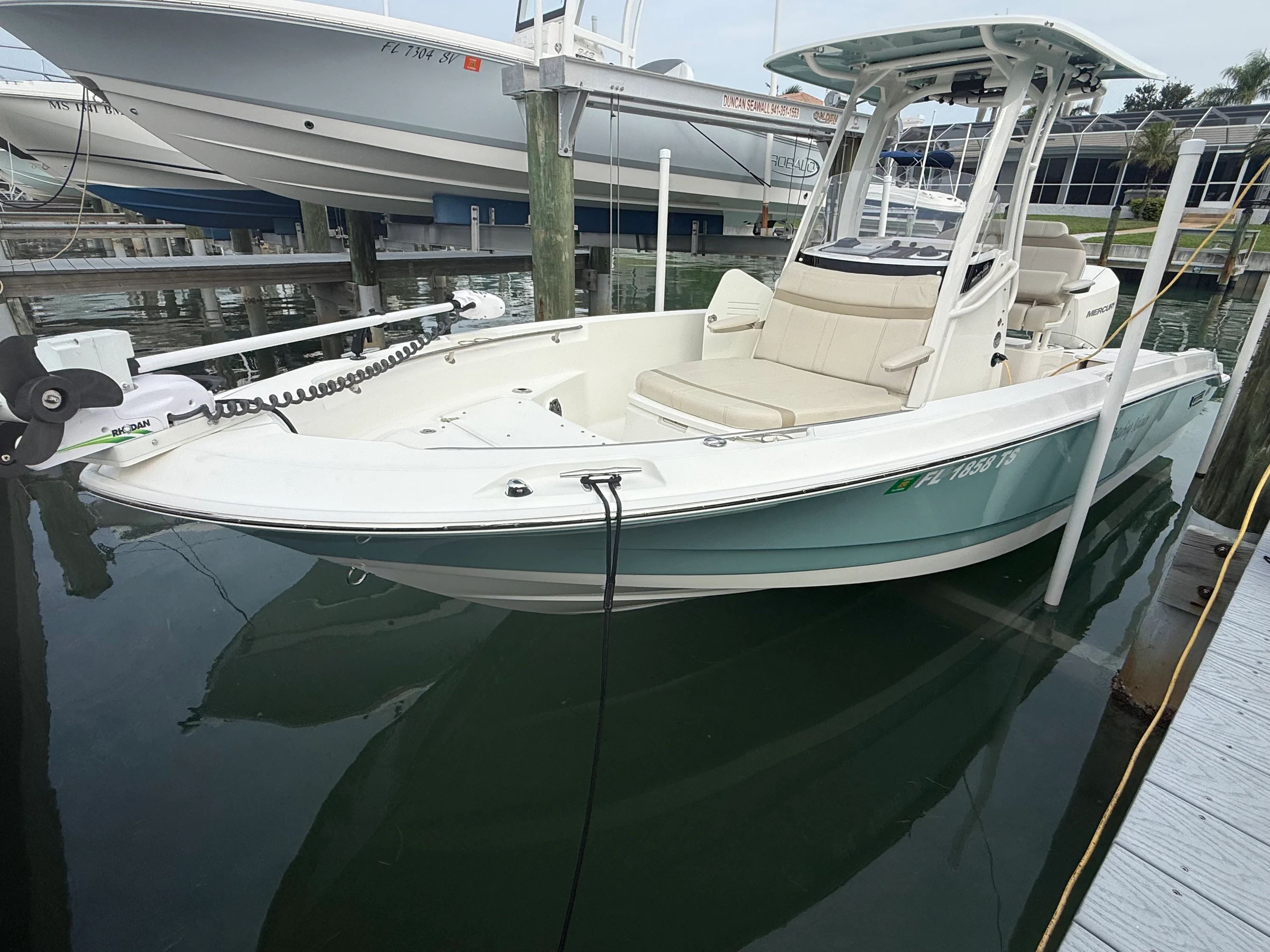 2024 Boston Whaler 22 DAUNTLESS Image Thumbnail #15
