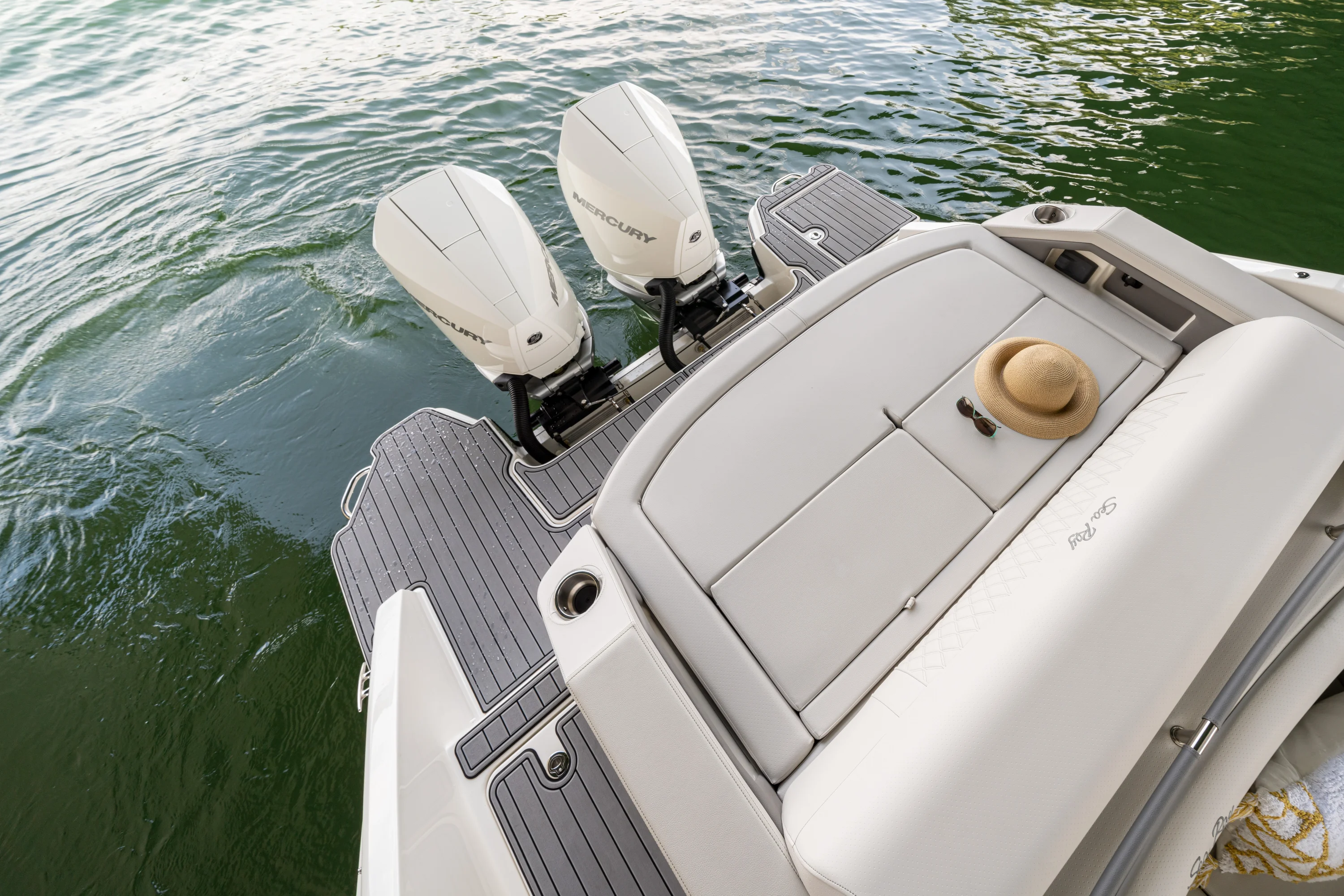 2021 Sea Ray 310 SLX OB Image Thumbnail #3