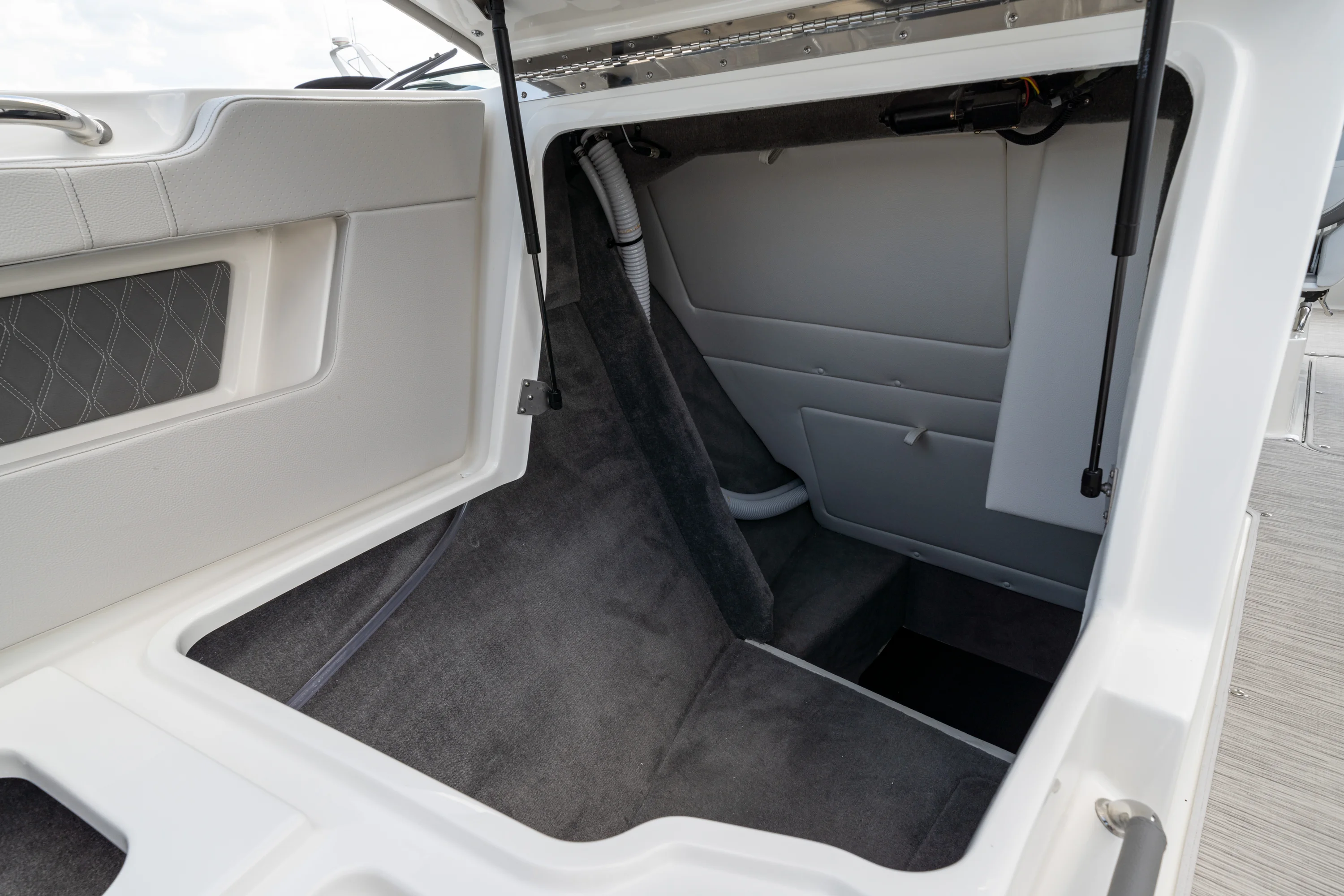 2021 Sea Ray 310 SLX OB Image Thumbnail #12