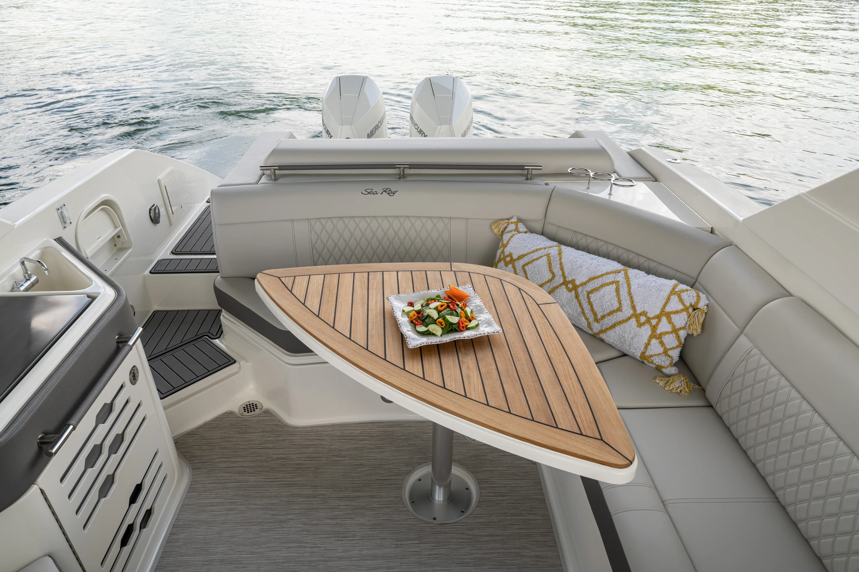 2021 Sea Ray 310 SLX OB Image Thumbnail #9