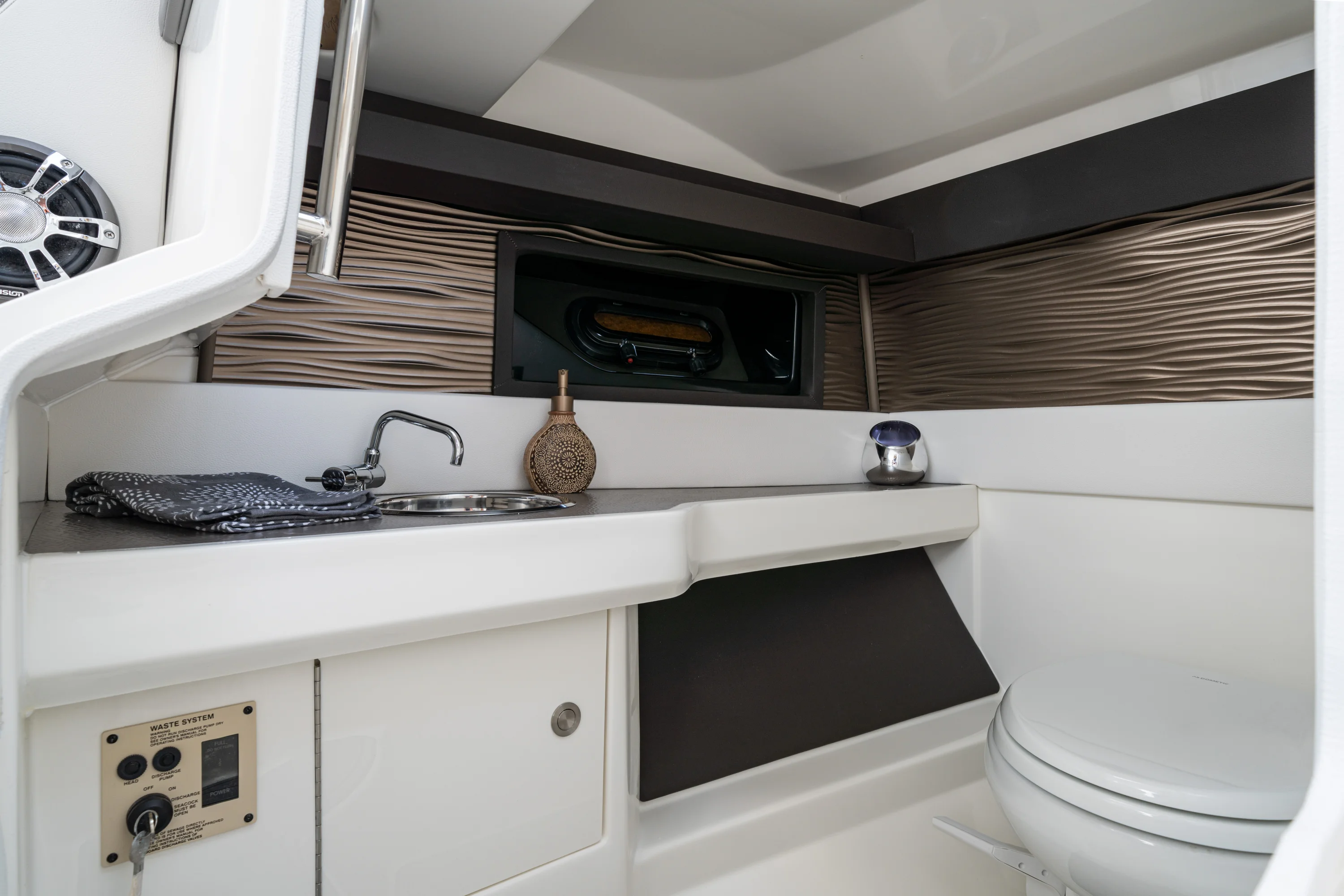 2021 Sea Ray 310 SLX OB Image Thumbnail #13