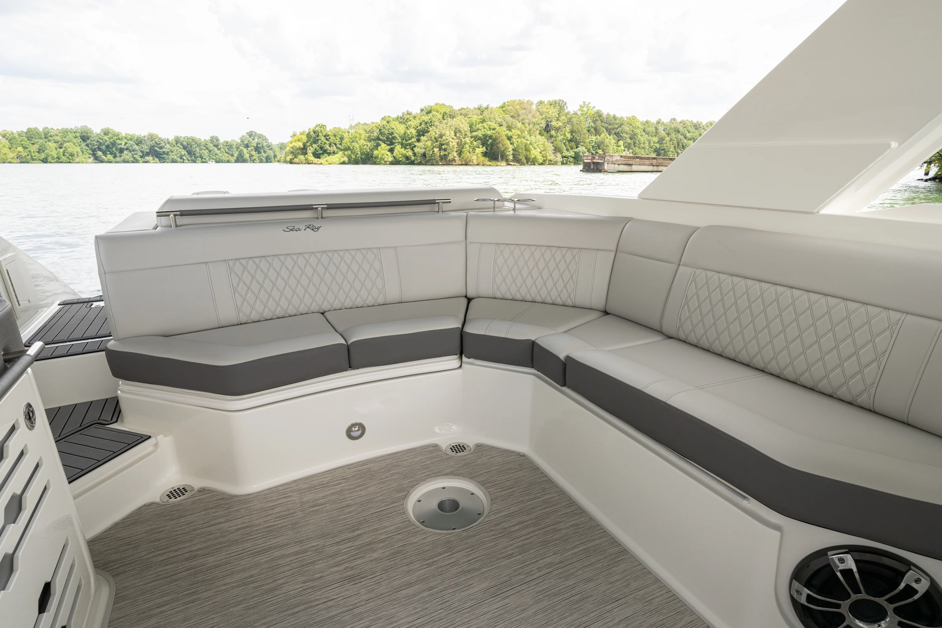 2021 Sea Ray 310 SLX OB Image Thumbnail #7