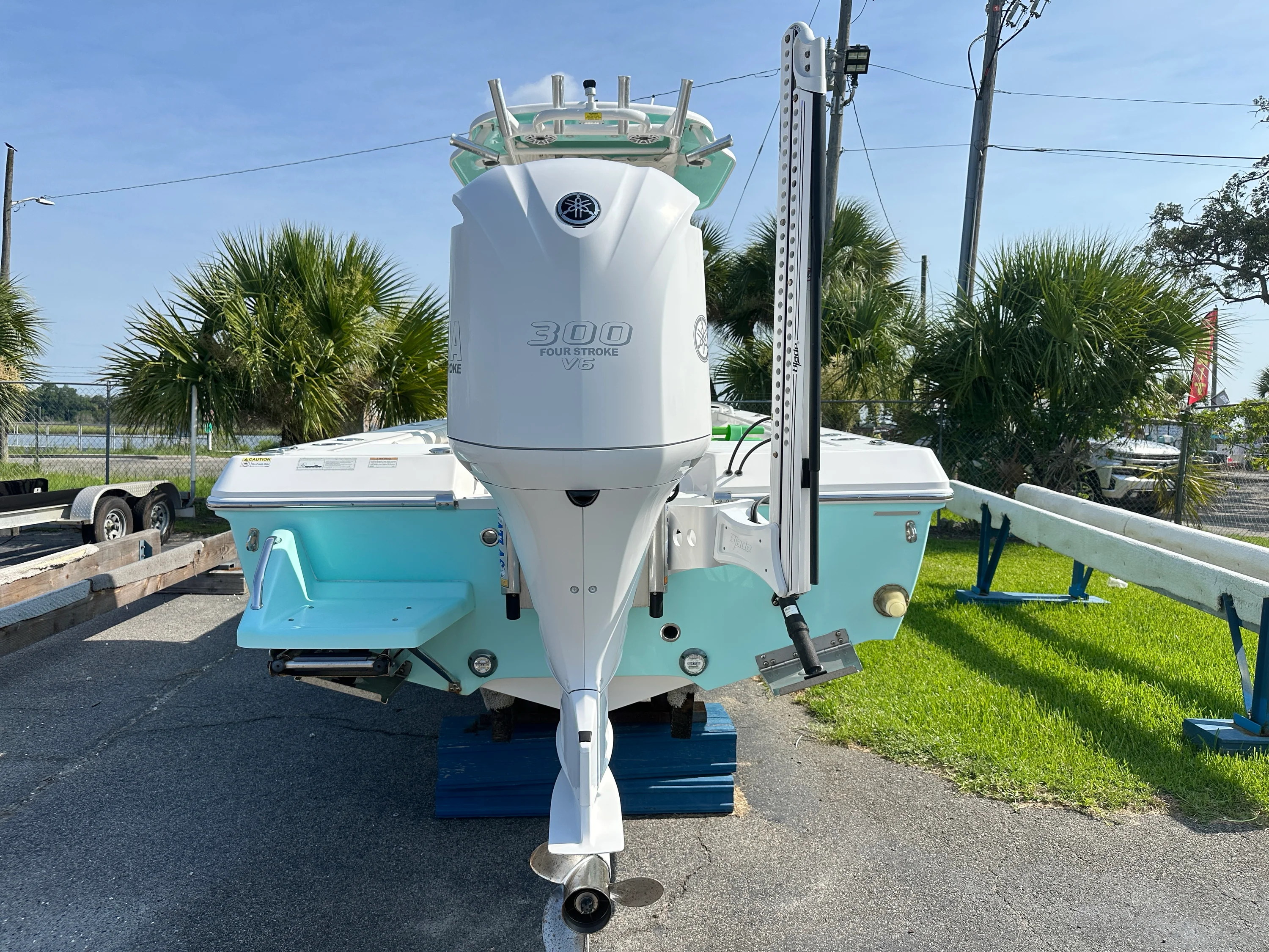 2021 Everglades 243 CC Image Thumbnail #2