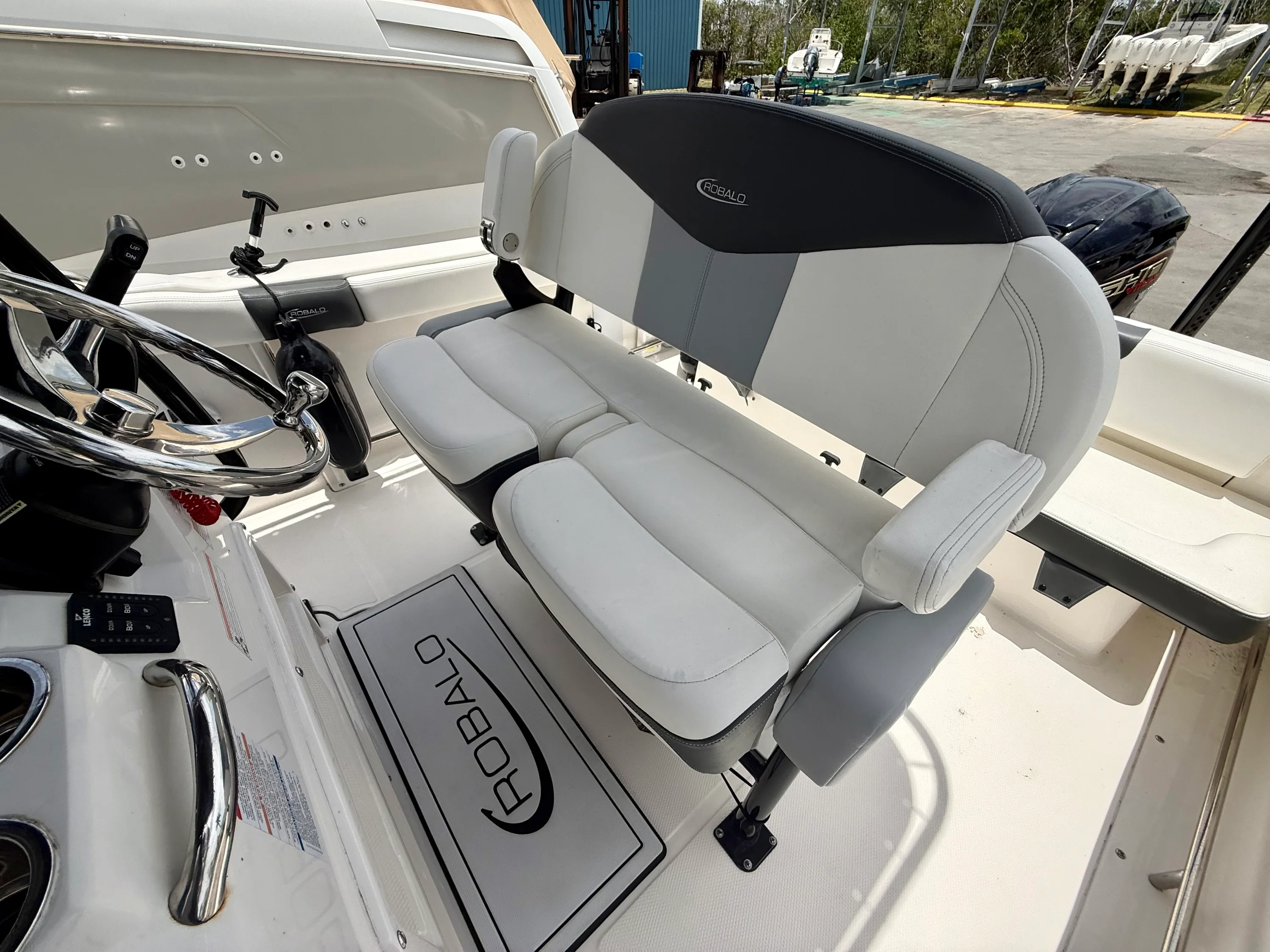 2024 Robalo 222 EXPLORER Image Thumbnail #12