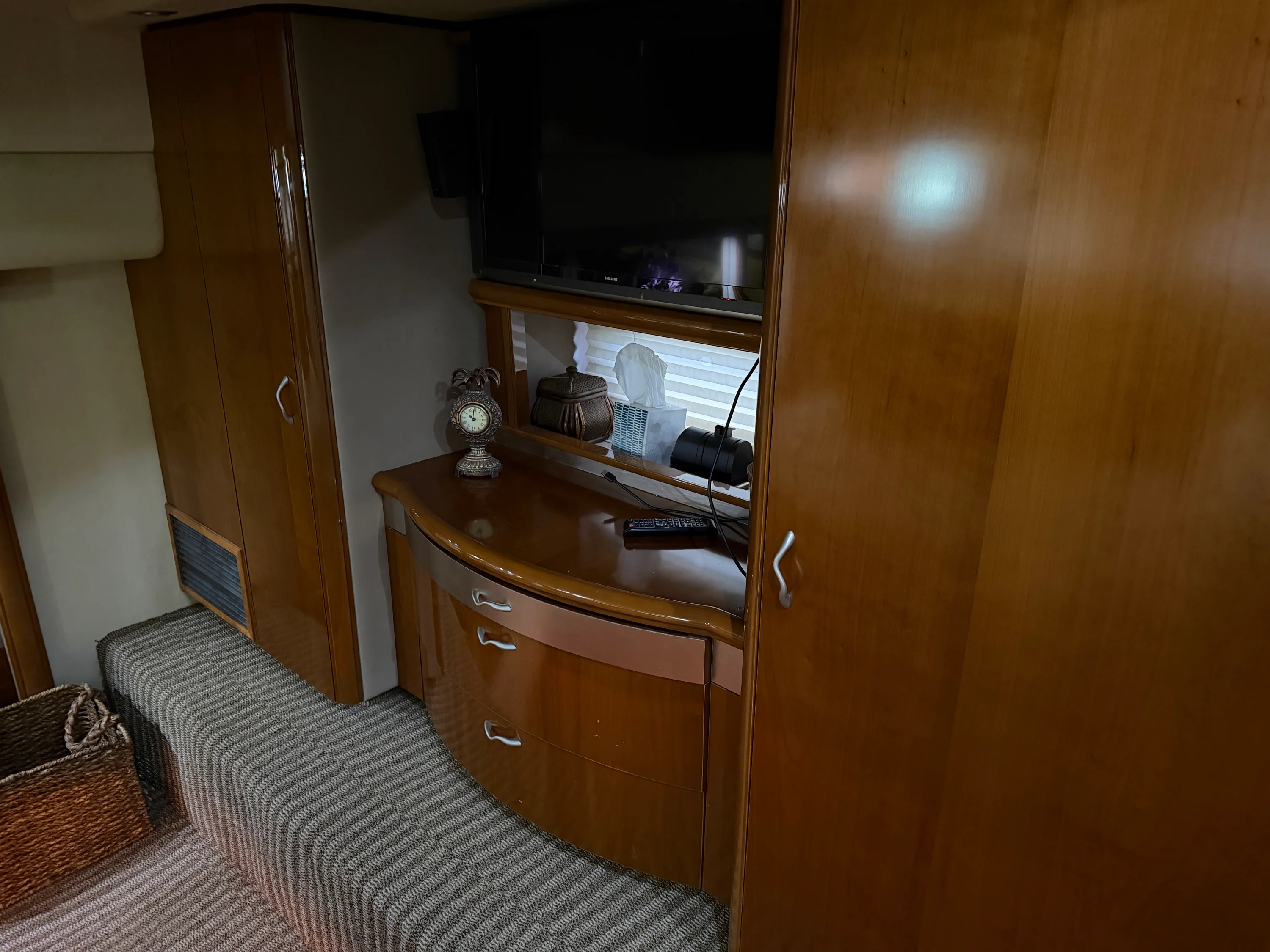 2005 Sea Ray 550 SEDAN BRIDGE Image Thumbnail #43