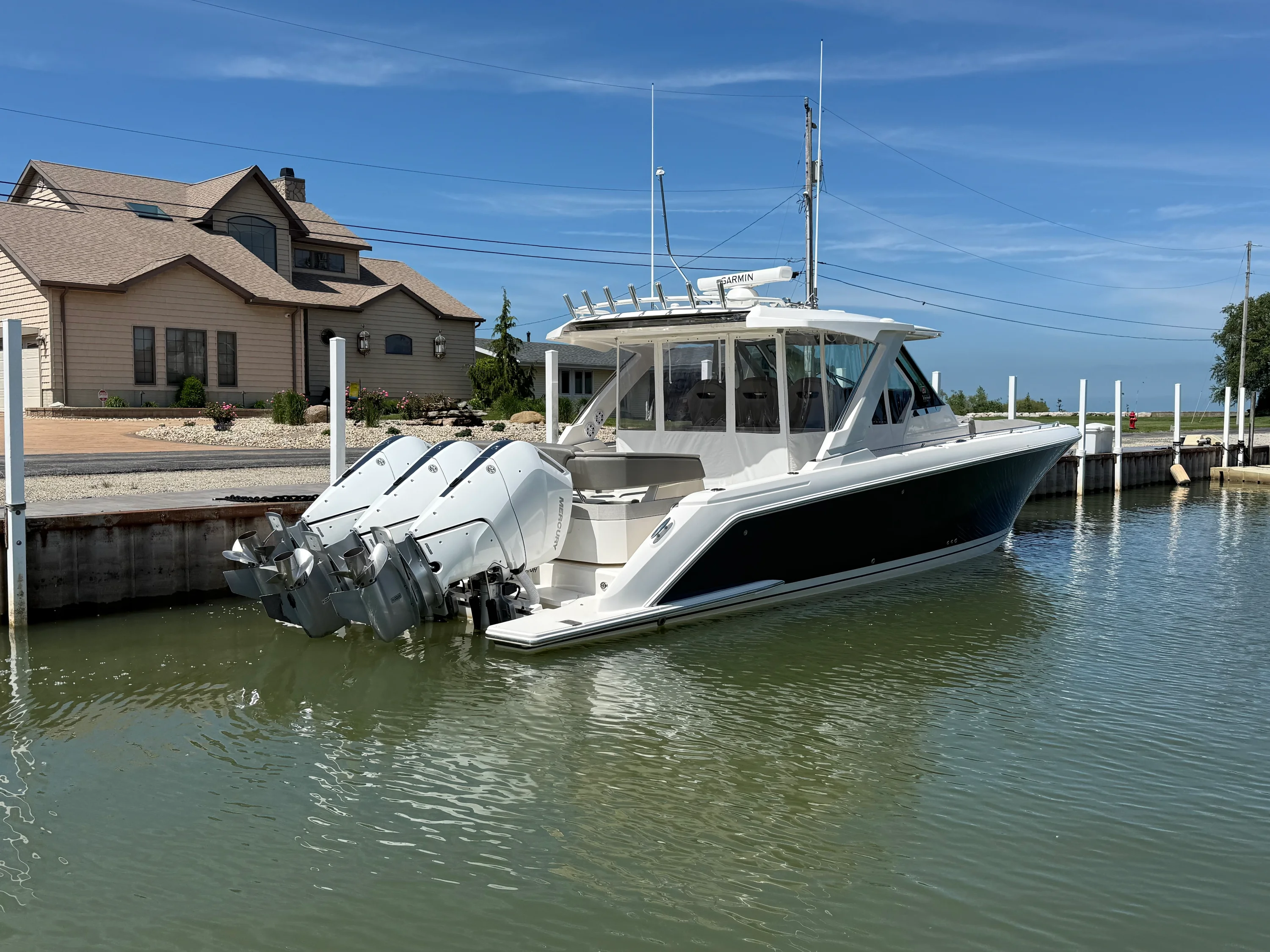 2025 Tiara Yachts 38 LS Image Thumbnail #6