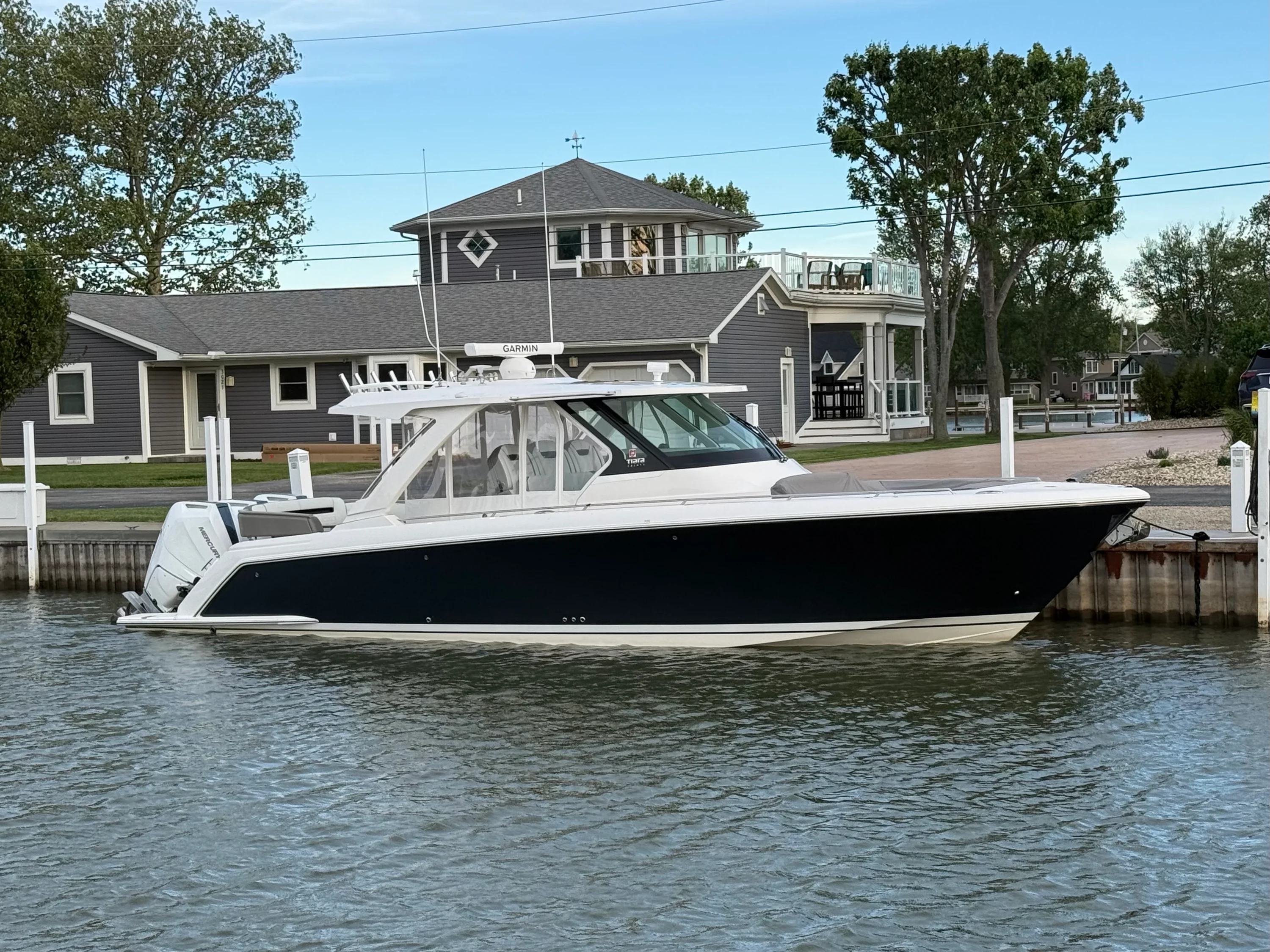 2025 Tiara Yachts 38 LS Image Thumbnail #2