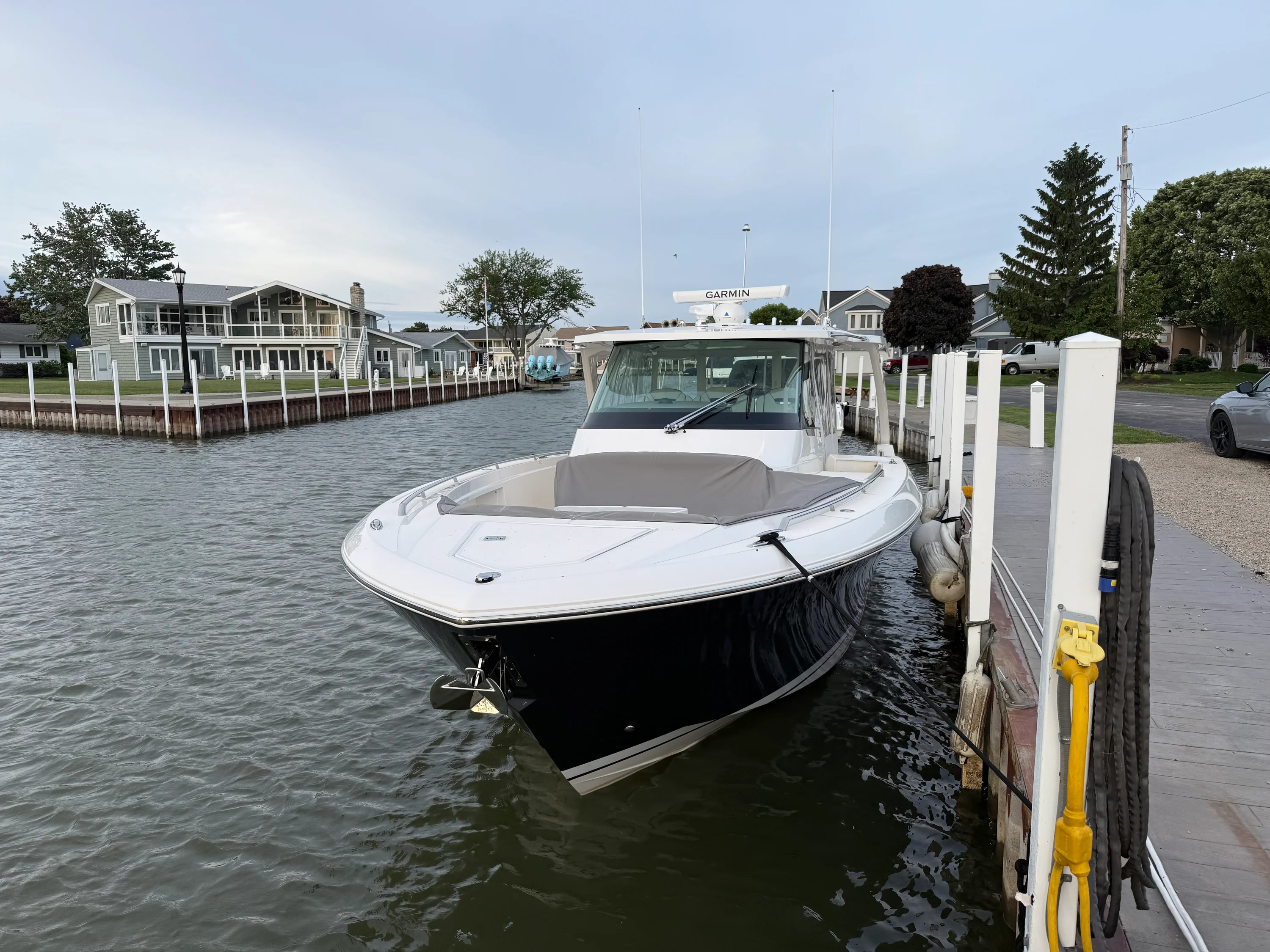 2025 Tiara Yachts 38 LS Image Thumbnail #10