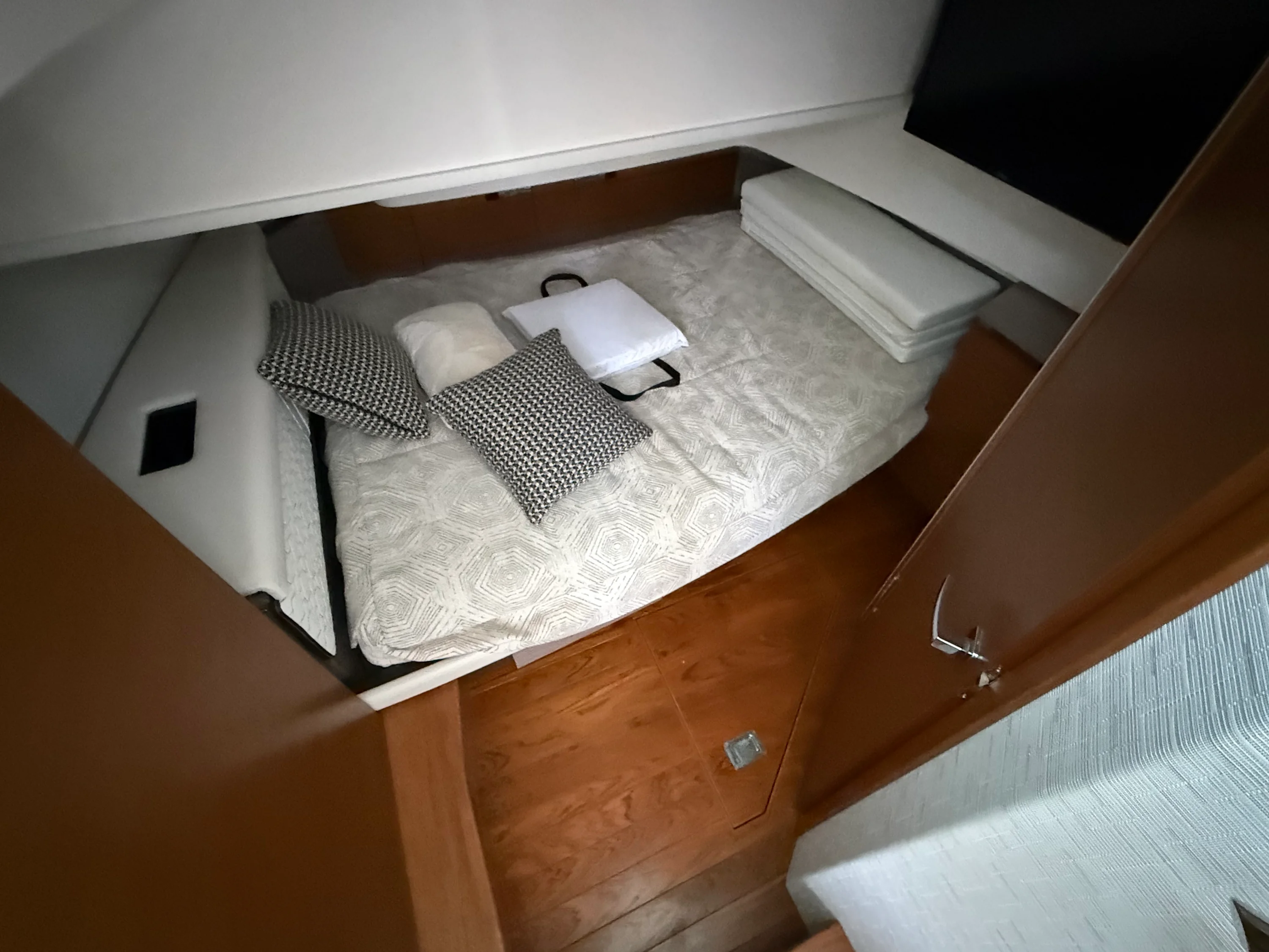 2025 Tiara Yachts 38 LS Image Thumbnail #19