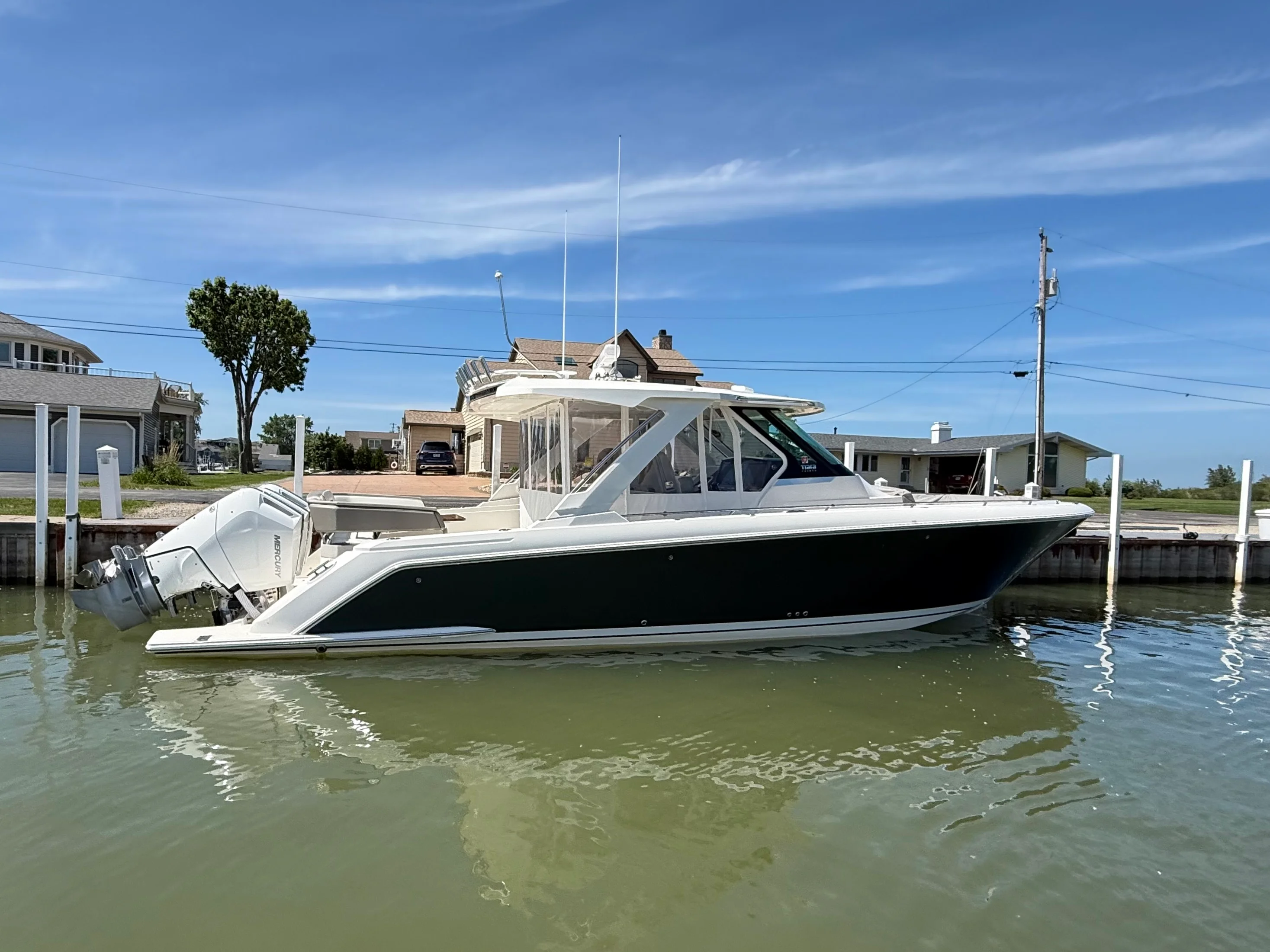 2025 Tiara Yachts 38 LS Image Thumbnail #8