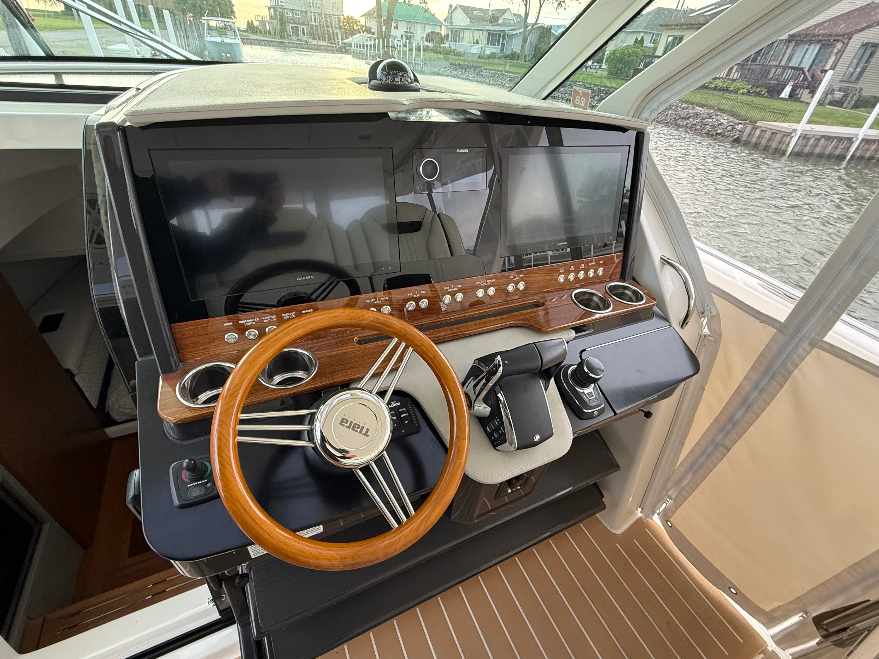 2025 Tiara Yachts 38 LS Image Thumbnail #14