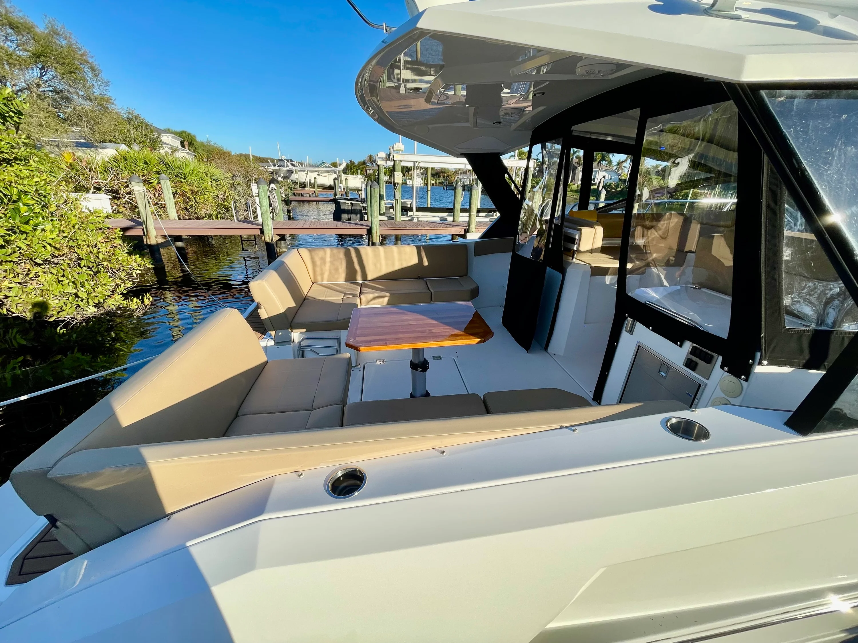 2016 Cruisers Yachts 390 EXPRESS COUPE Image Thumbnail #22