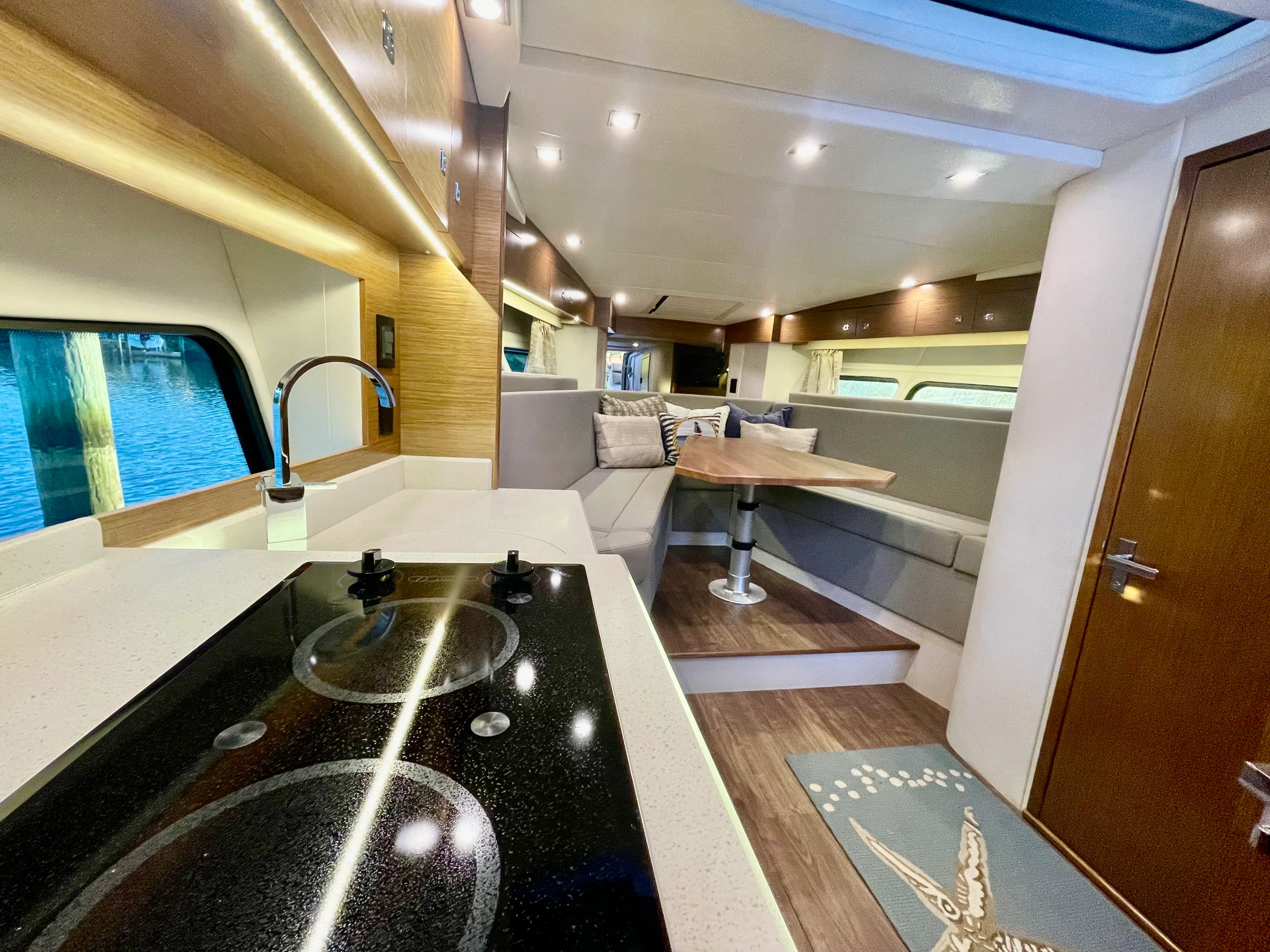 2016 Cruisers Yachts 390 EXPRESS COUPE Image Thumbnail #27