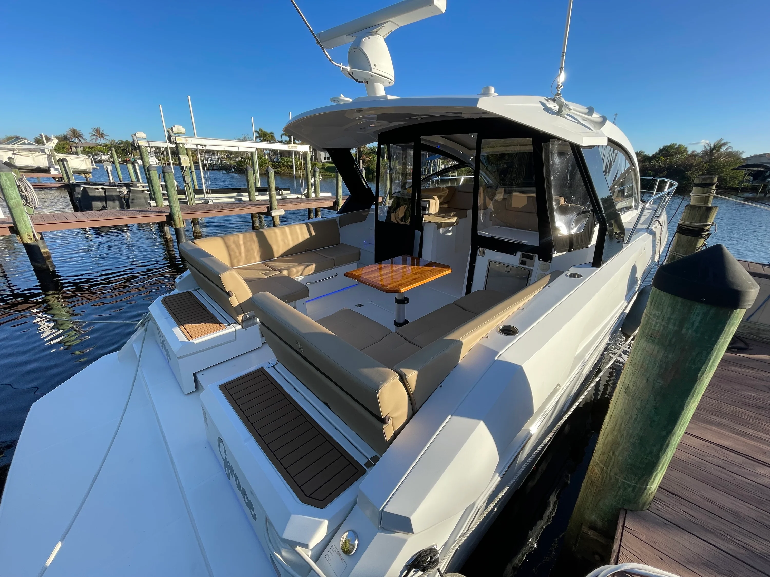 2016 Cruisers Yachts 390 EXPRESS COUPE Image Thumbnail #45