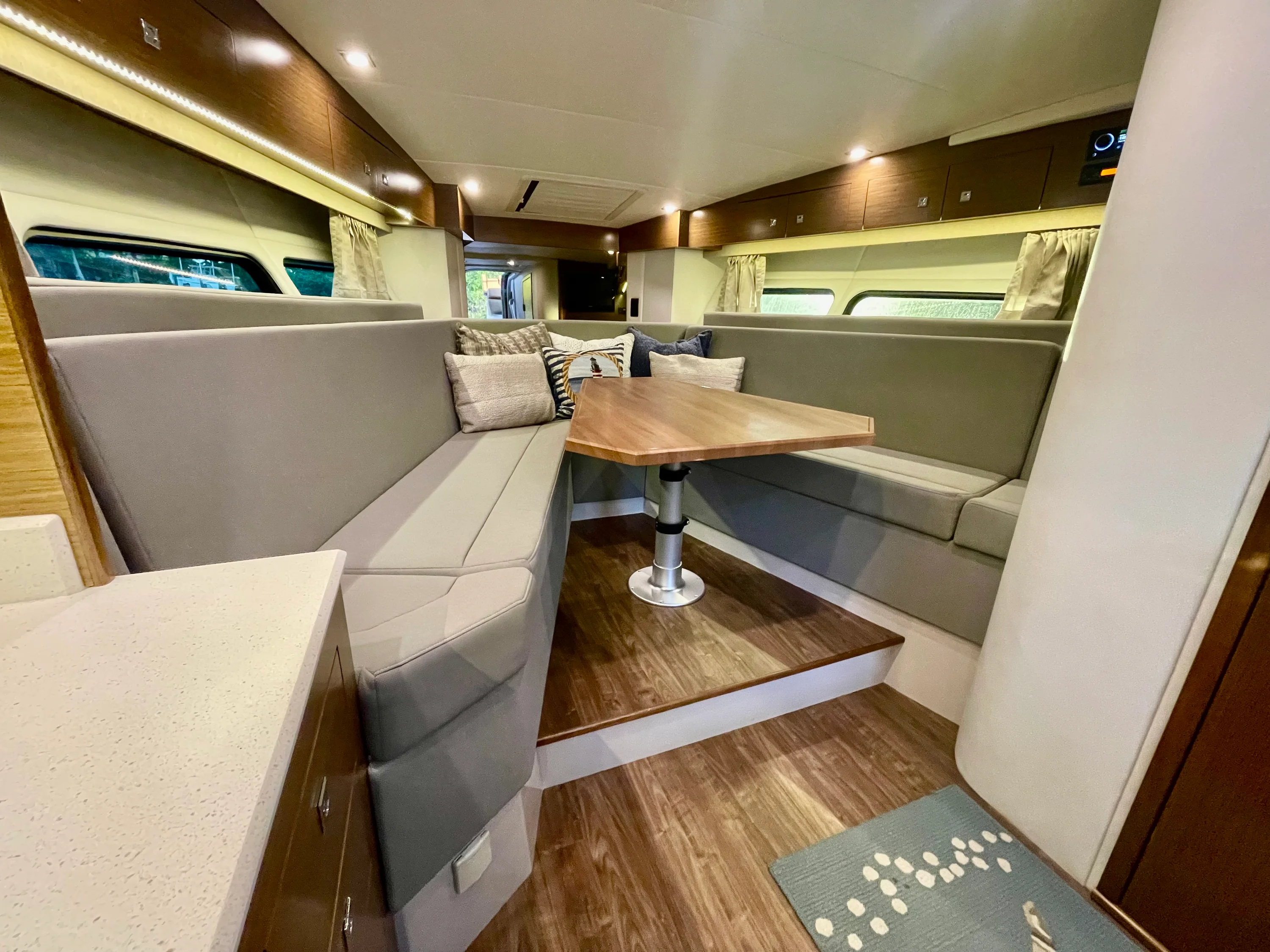 2016 Cruisers Yachts 390 EXPRESS COUPE Image Thumbnail #24