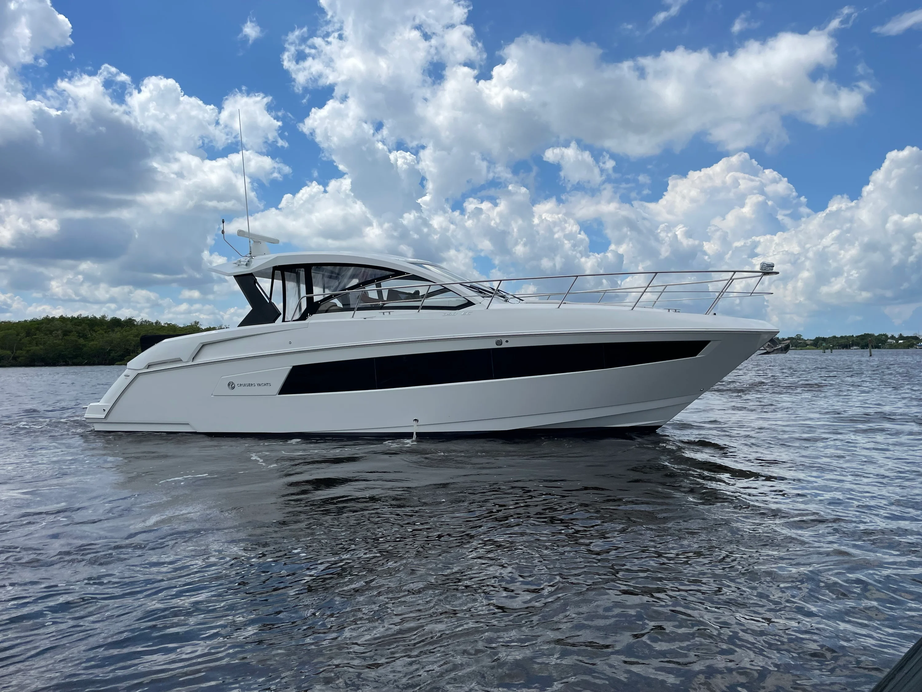 2016 Cruisers Yachts 390 EXPRESS COUPE Image Thumbnail #49