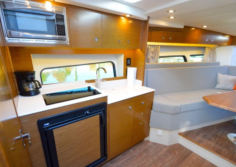 2016 Cruisers Yachts 390 EXPRESS COUPE Image Thumbnail #28