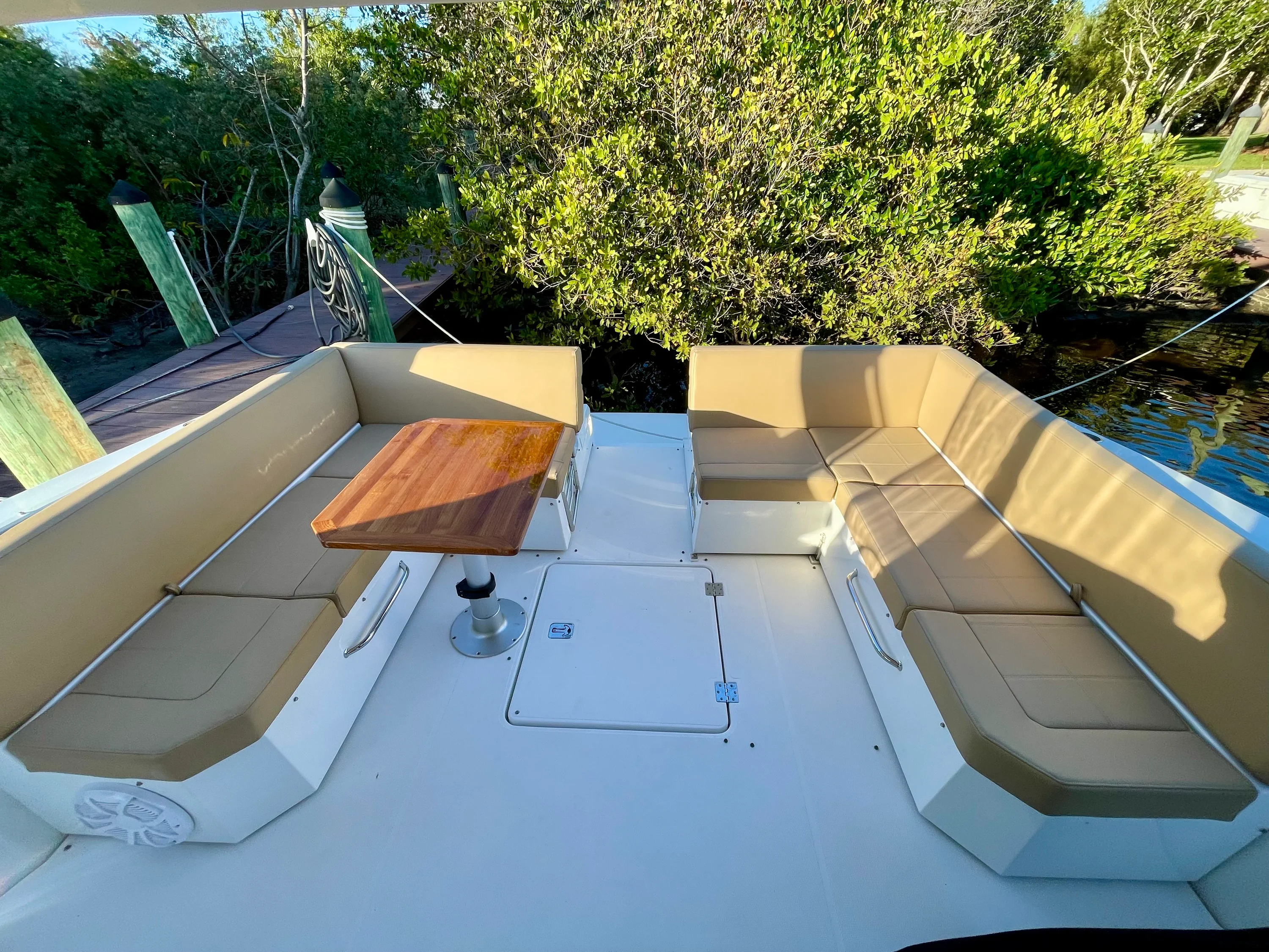 2016 Cruisers Yachts 390 EXPRESS COUPE Image Thumbnail #19