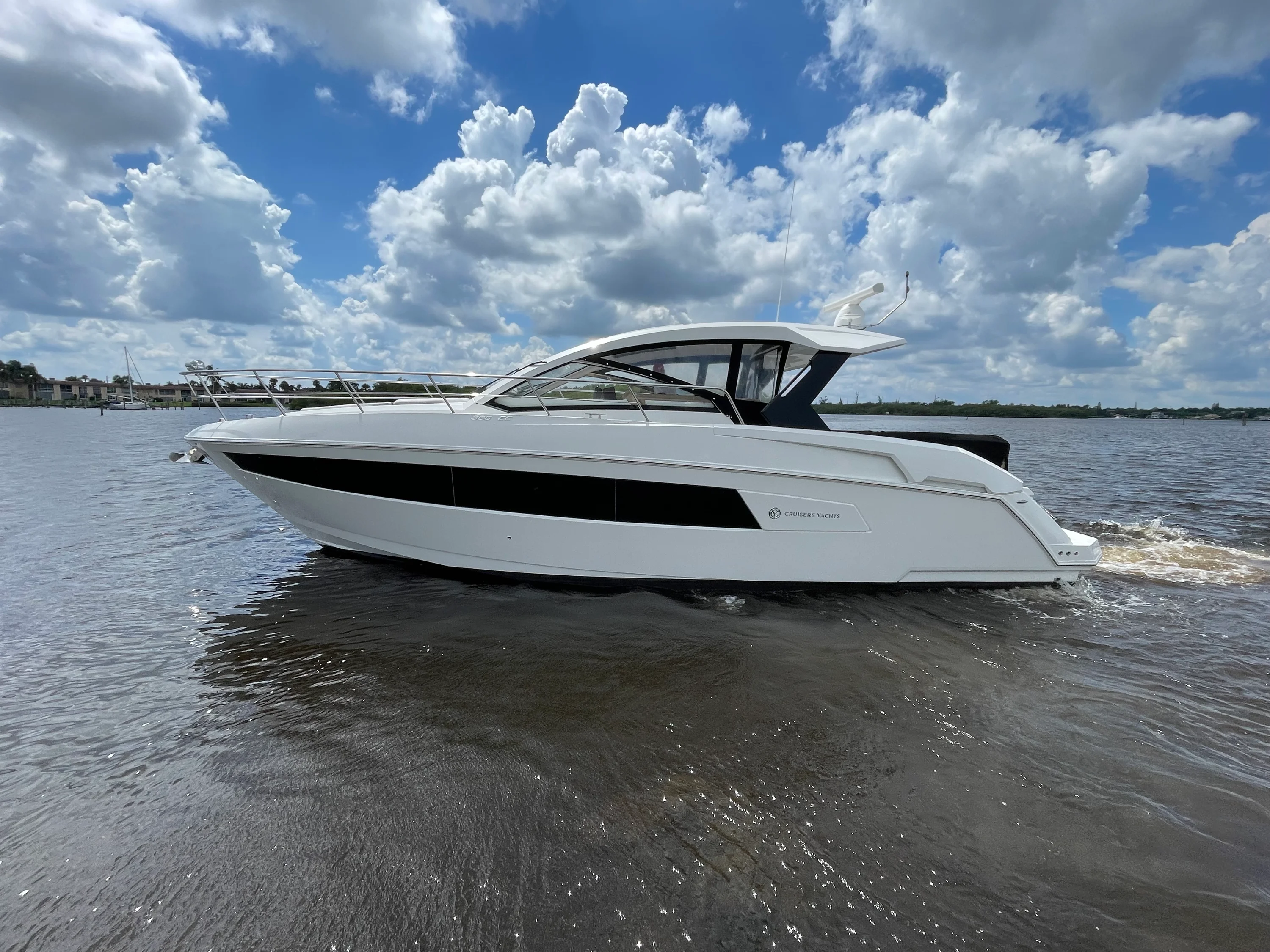 2016 Cruisers Yachts 390 EXPRESS COUPE Image Thumbnail #48