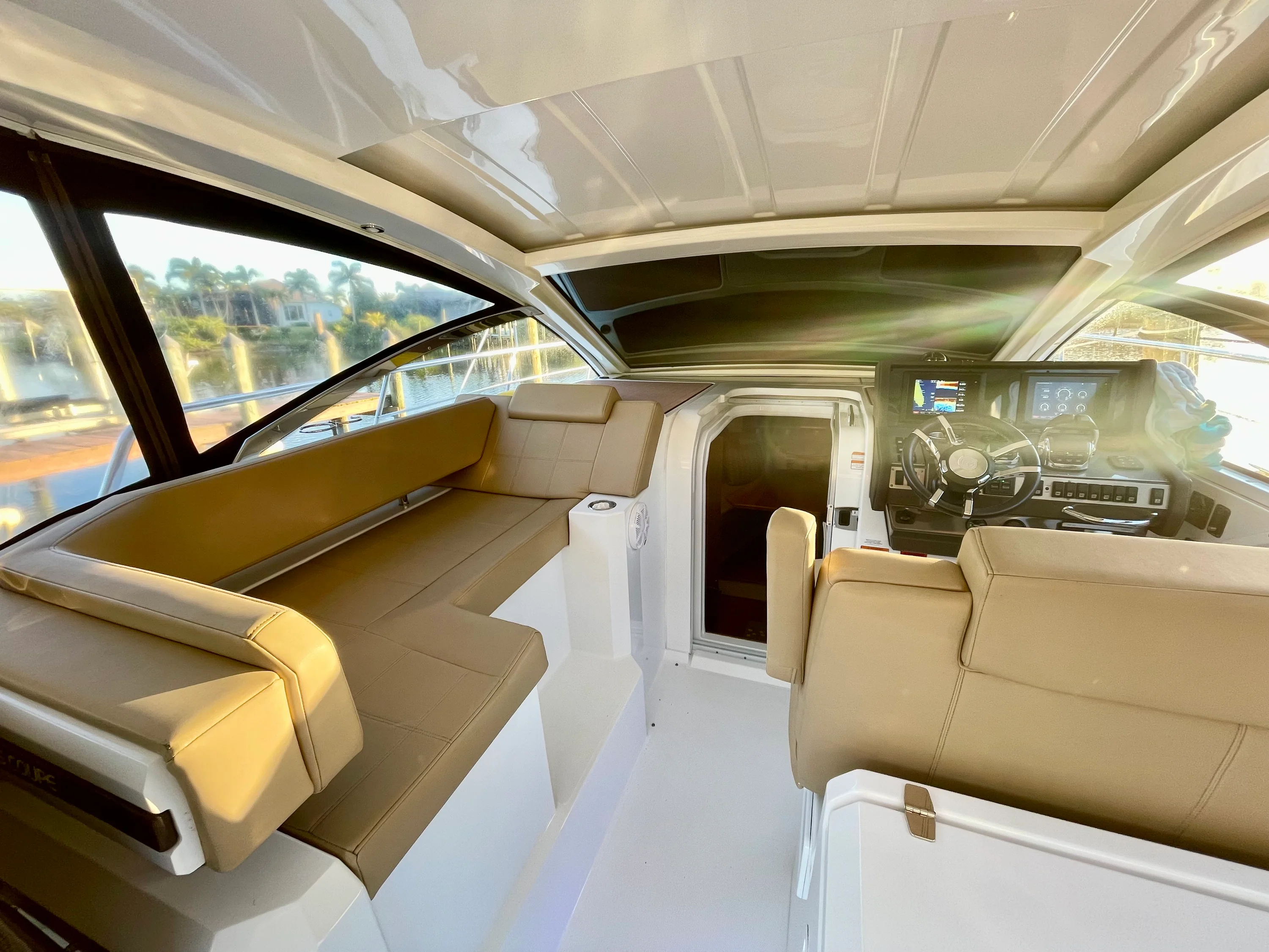 2016 Cruisers Yachts 390 EXPRESS COUPE Image Thumbnail #12
