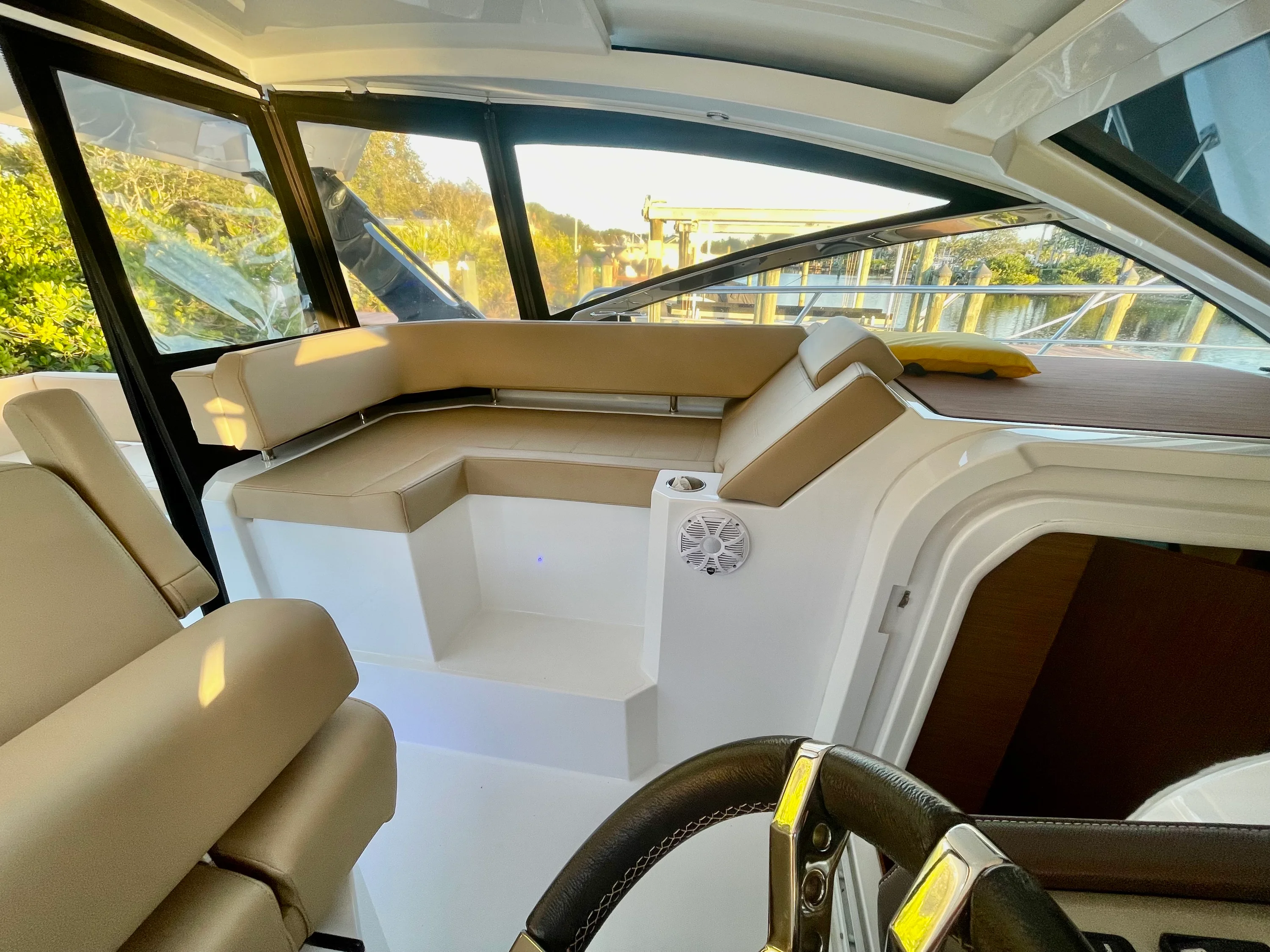 2016 Cruisers Yachts 390 EXPRESS COUPE Image Thumbnail #14