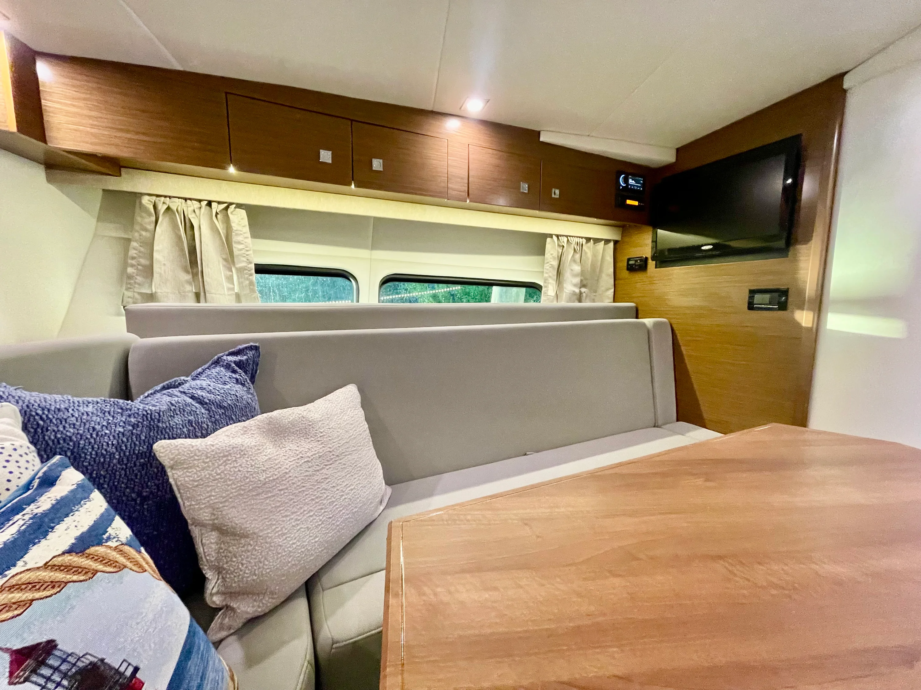 2016 Cruisers Yachts 390 EXPRESS COUPE Image Thumbnail #25