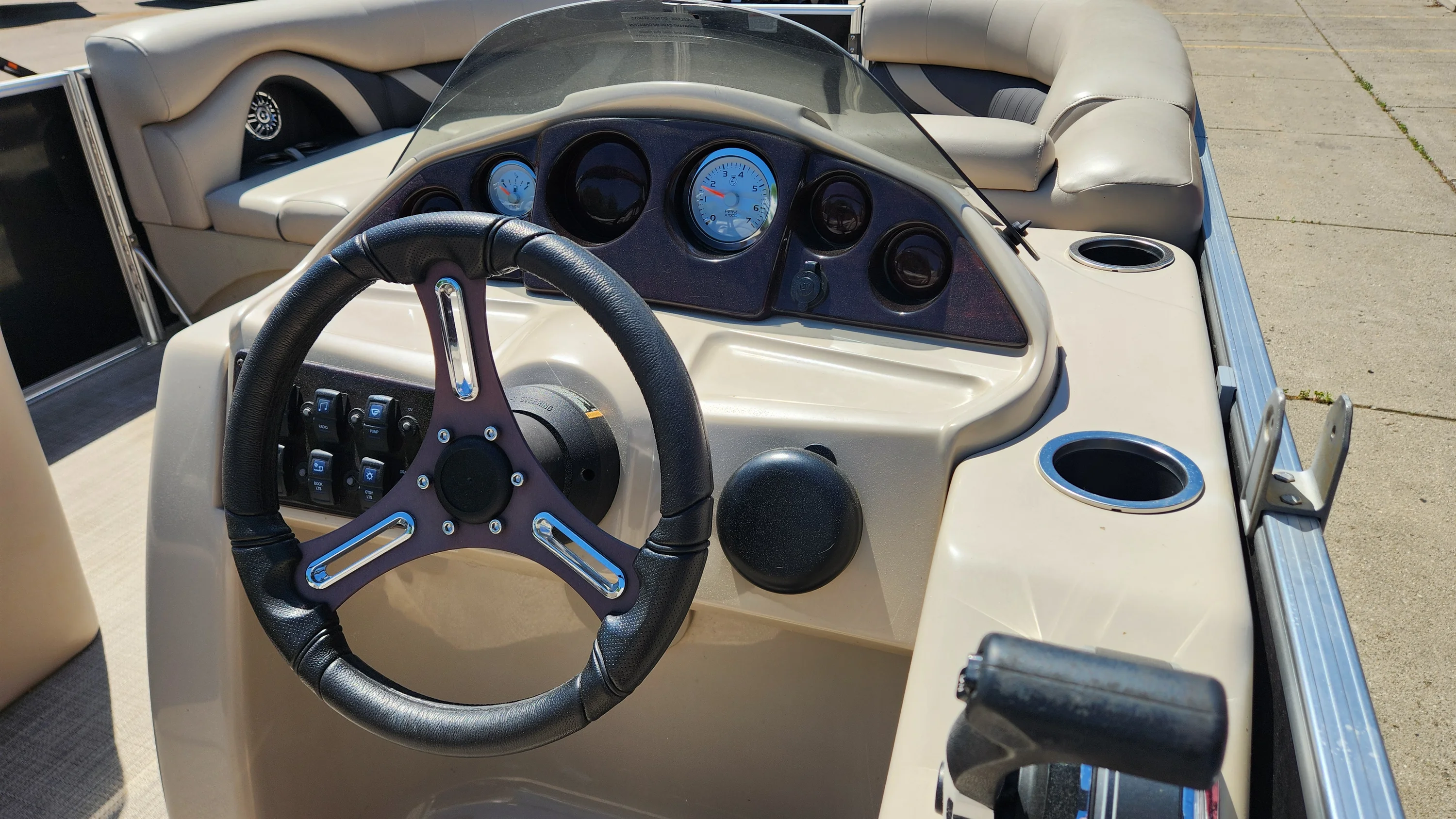 2016 Sylvan 820 MIRAGE Image Thumbnail #7