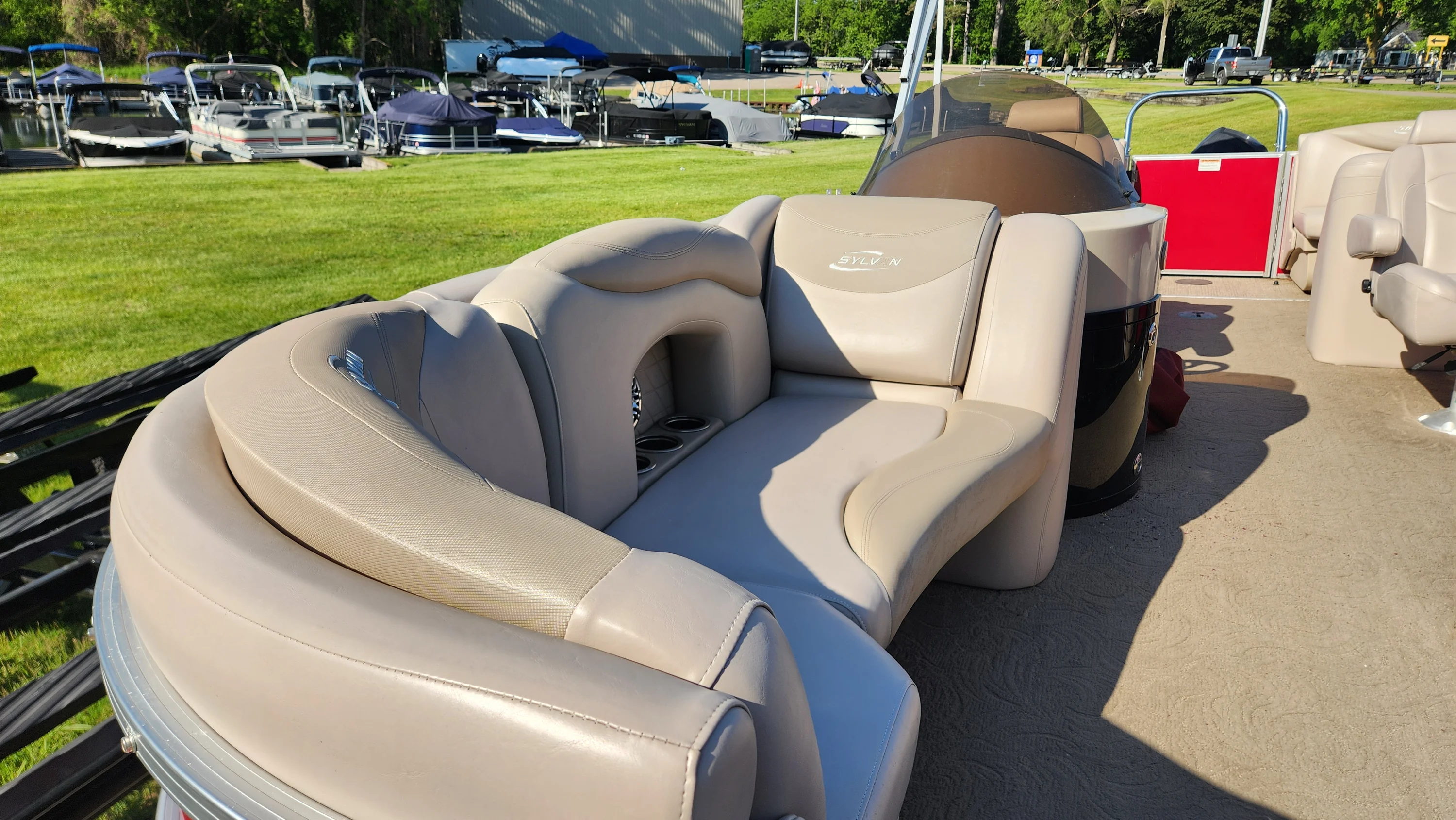 2014 Sylvan MIRAGE 8524 Image Thumbnail #12