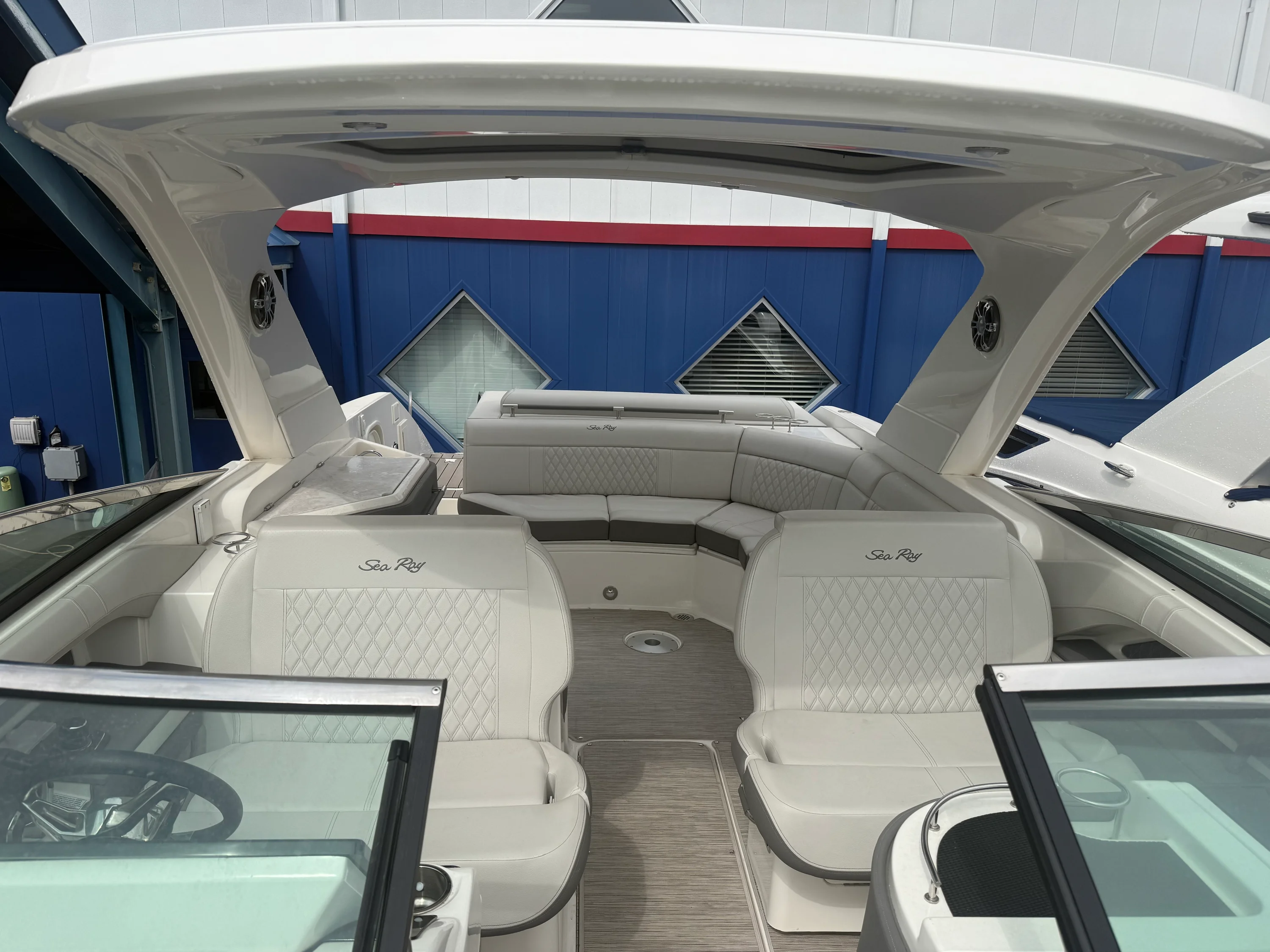 2022 Sea Ray 310 SLX Image Thumbnail #5
