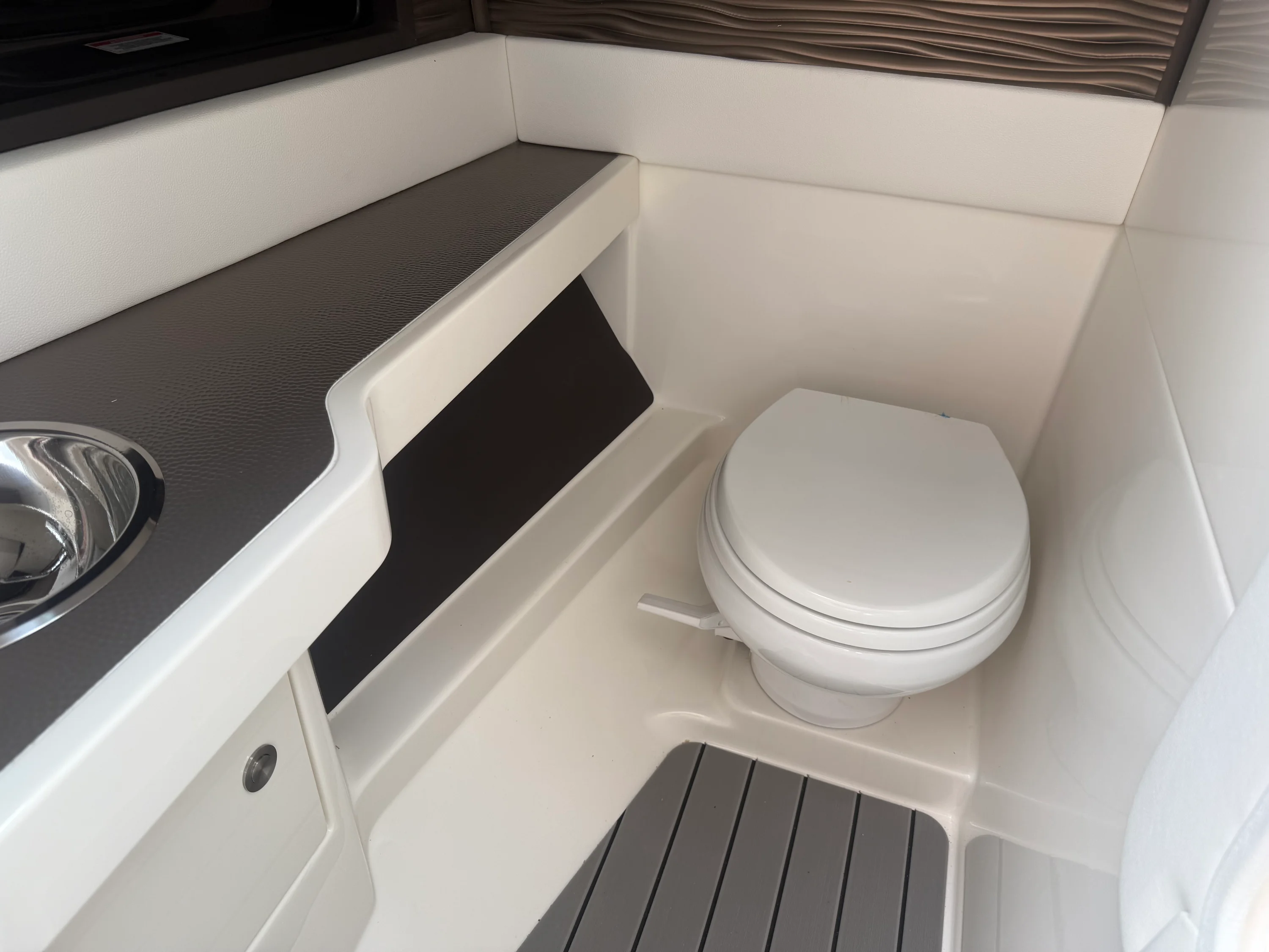 2022 Sea Ray 310 SLX Image Thumbnail #18