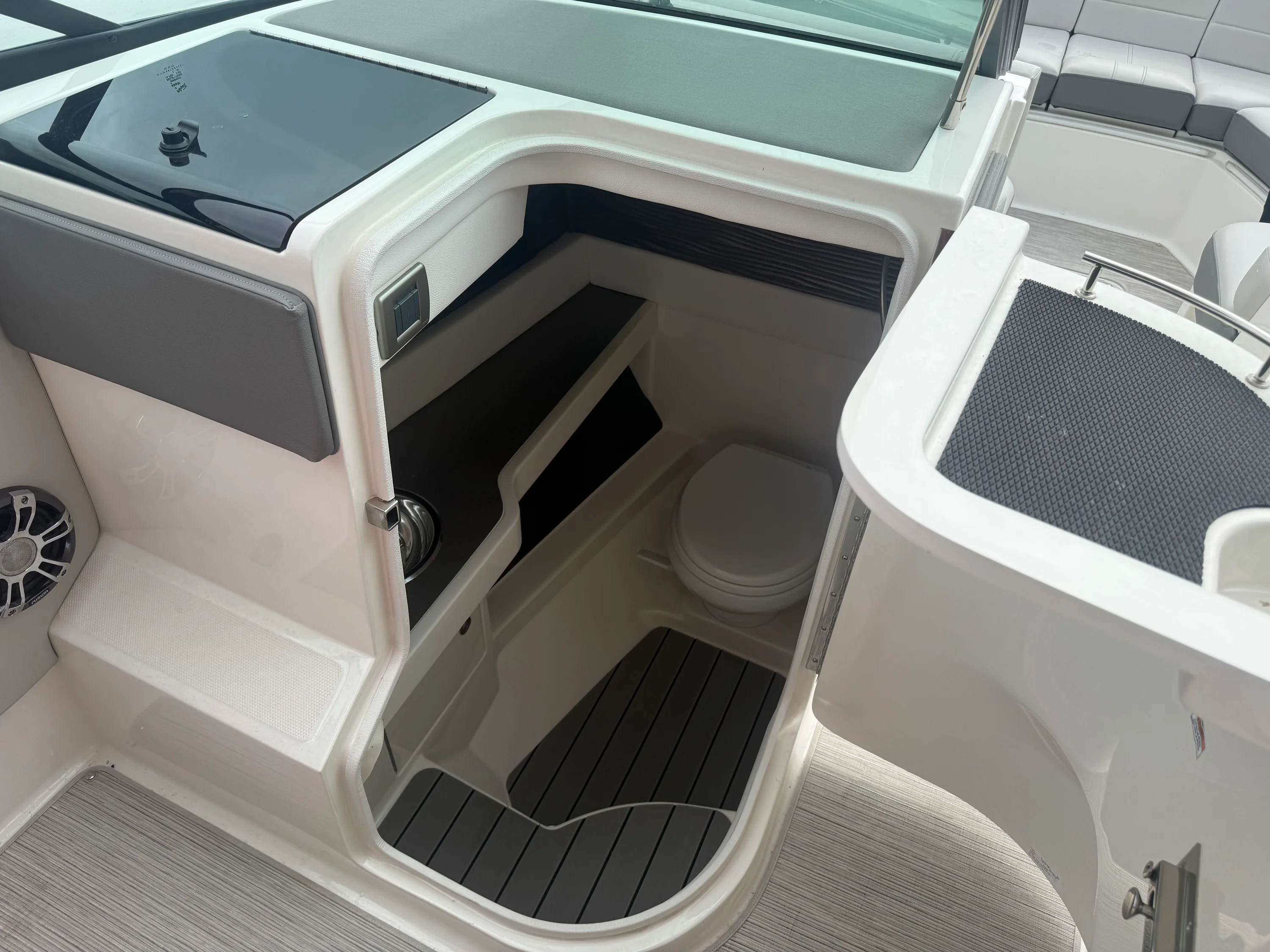 2022 Sea Ray 310 SLX Image Thumbnail #17