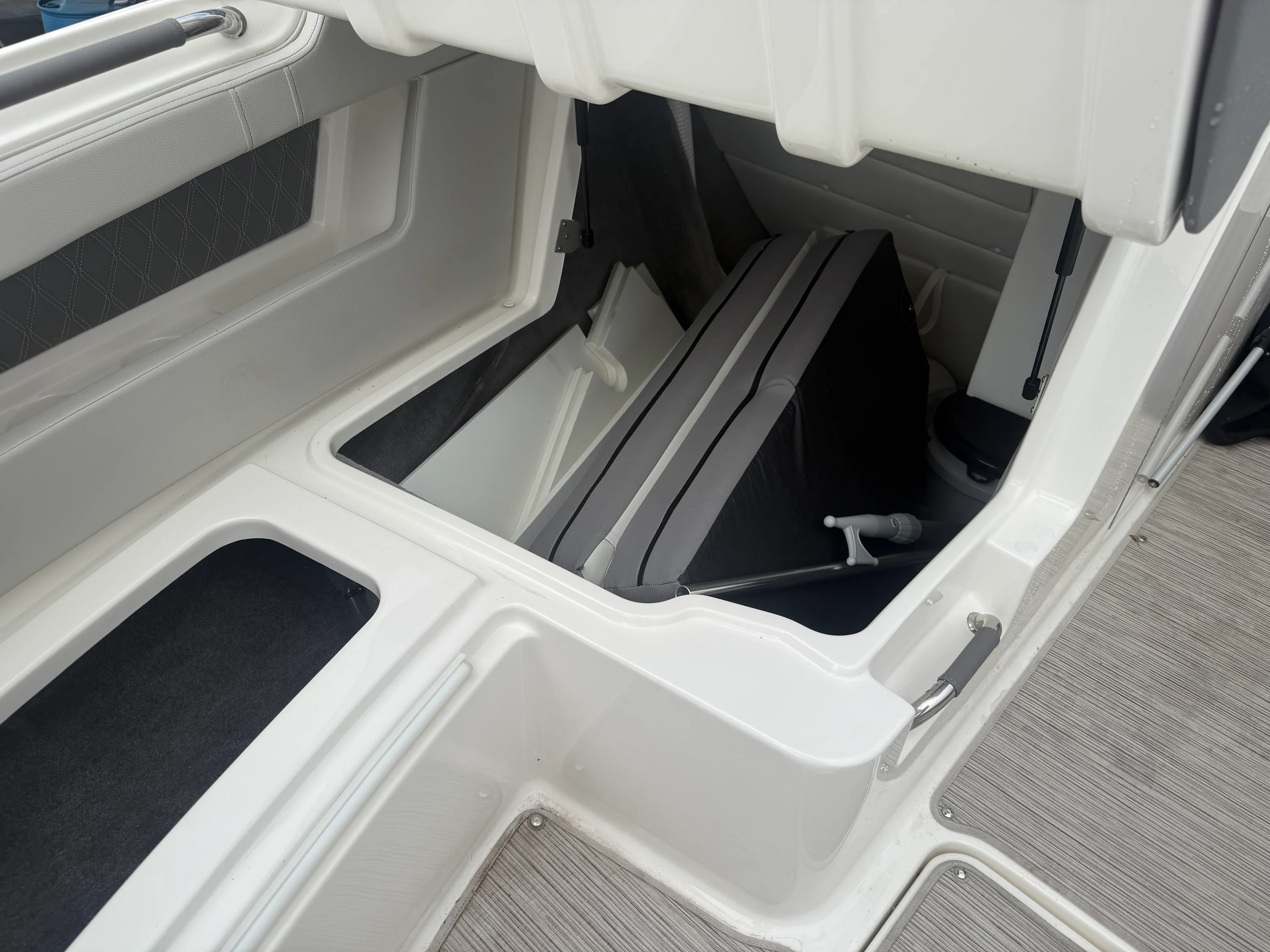 2022 Sea Ray 310 SLX Image Thumbnail #13