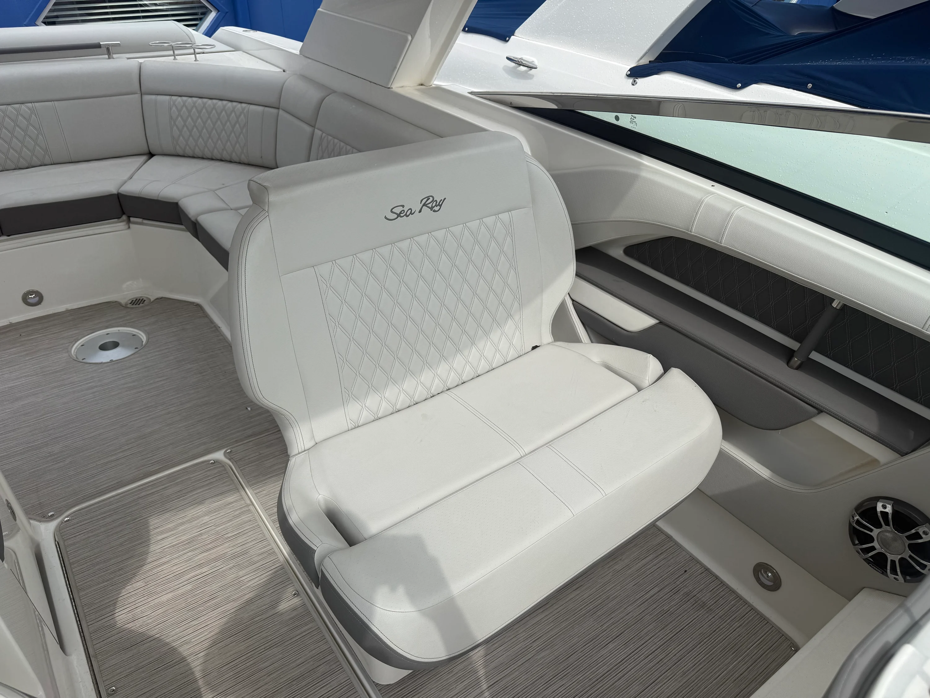 2022 Sea Ray 310 SLX Image Thumbnail #9