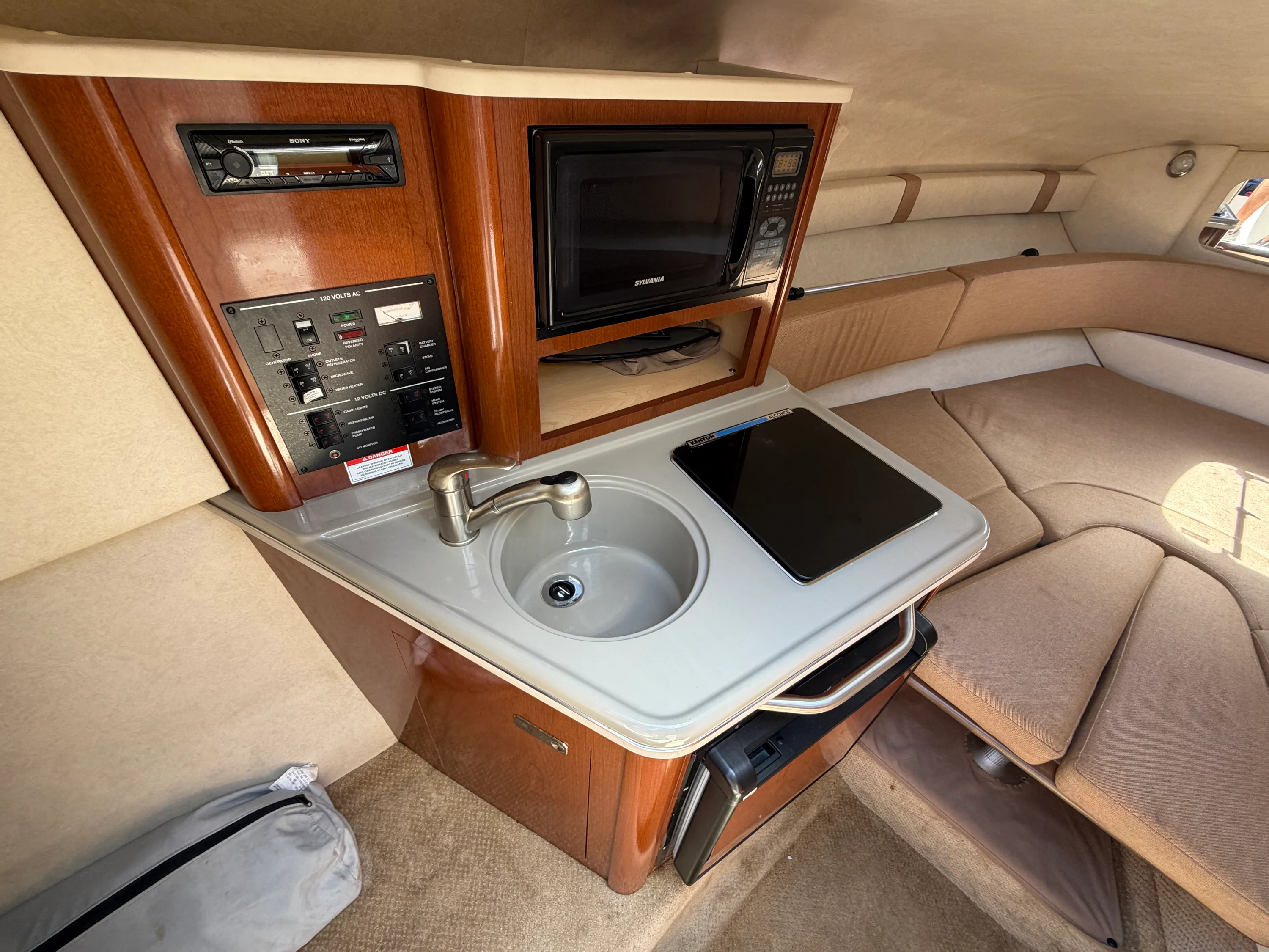 2011 Sea Ray 240 SUNDANCER Image Thumbnail #25