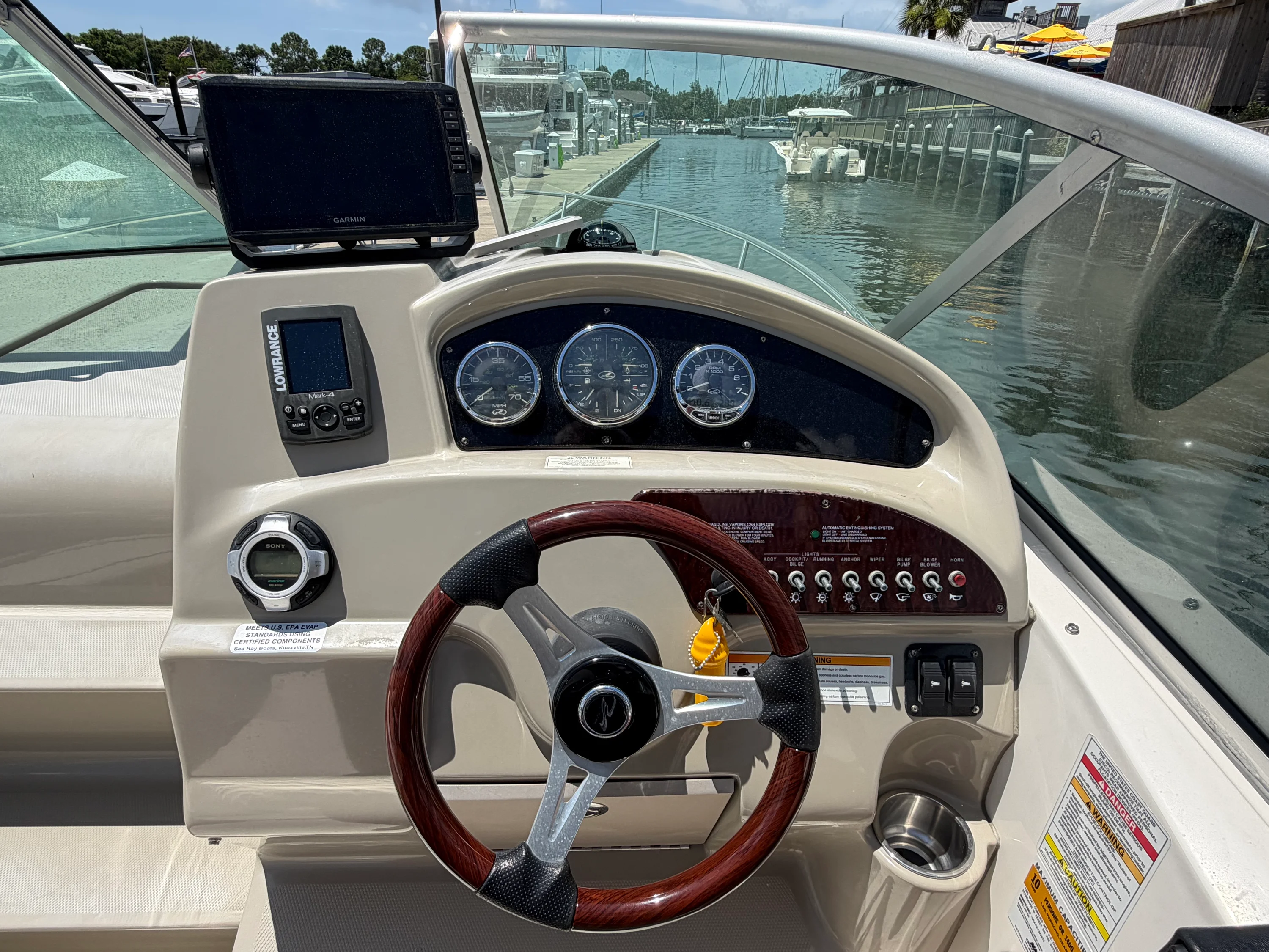 2011 Sea Ray 240 SUNDANCER Image Thumbnail #22