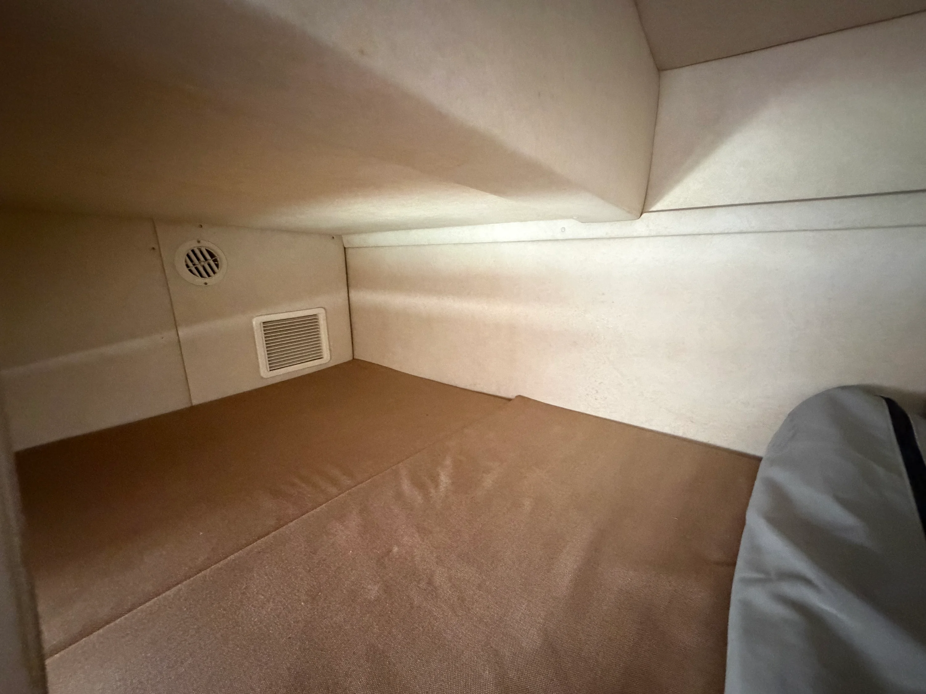 2011 Sea Ray 240 SUNDANCER Image Thumbnail #38