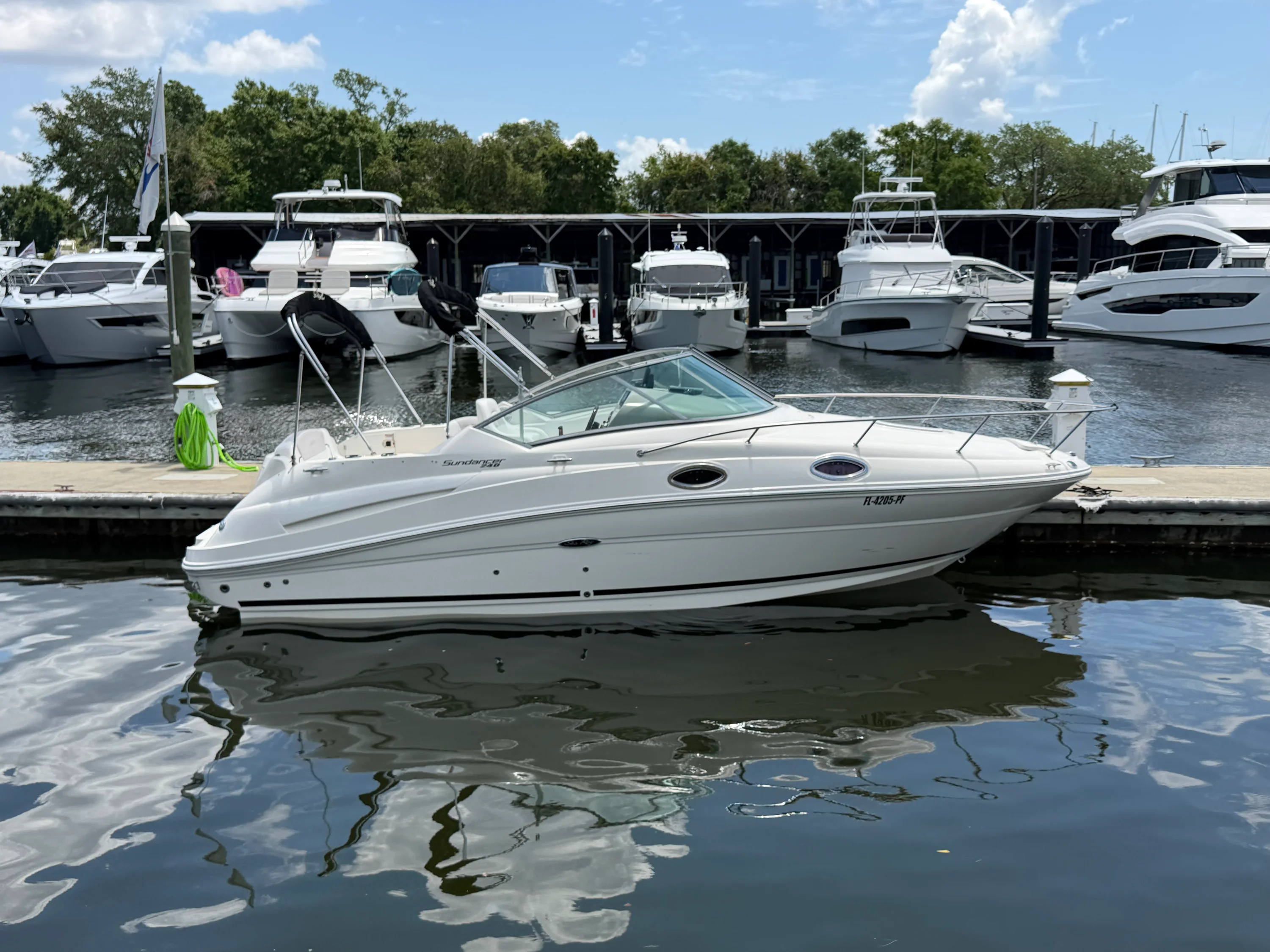 2011 Sea Ray 240 SUNDANCER Image Thumbnail #2