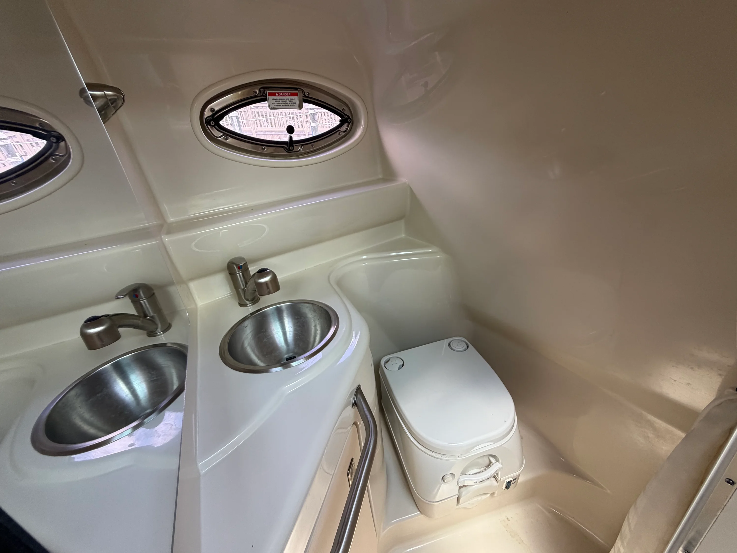 2011 Sea Ray 240 SUNDANCER Image Thumbnail #41