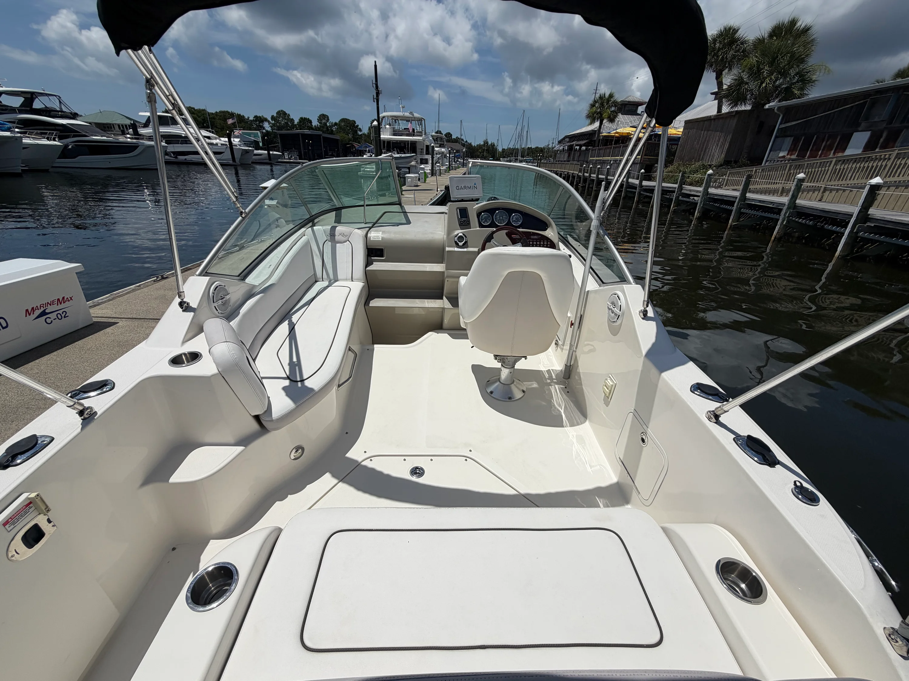 2011 Sea Ray 240 SUNDANCER Image Thumbnail #7