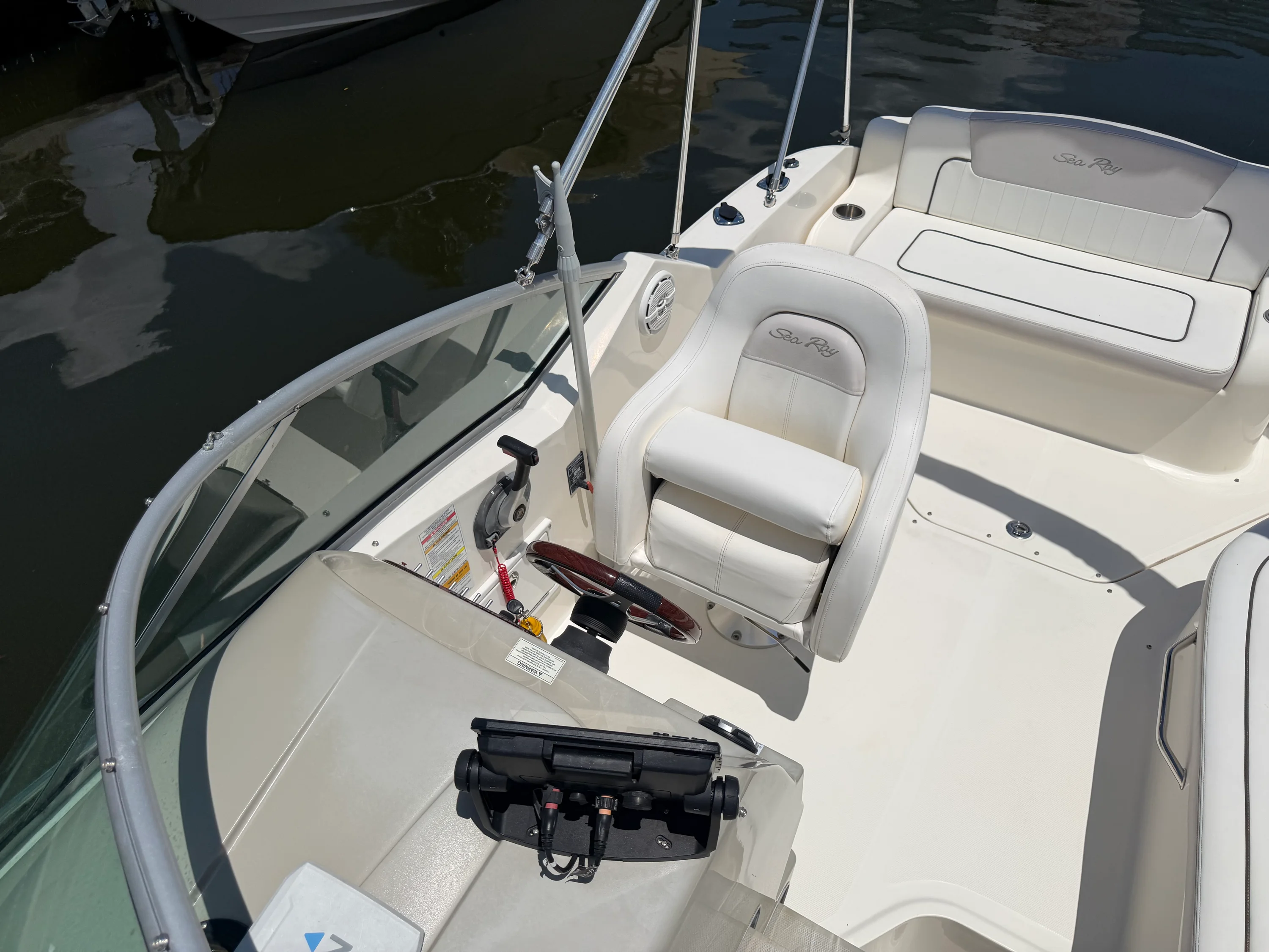 2011 Sea Ray 240 SUNDANCER Image Thumbnail #18