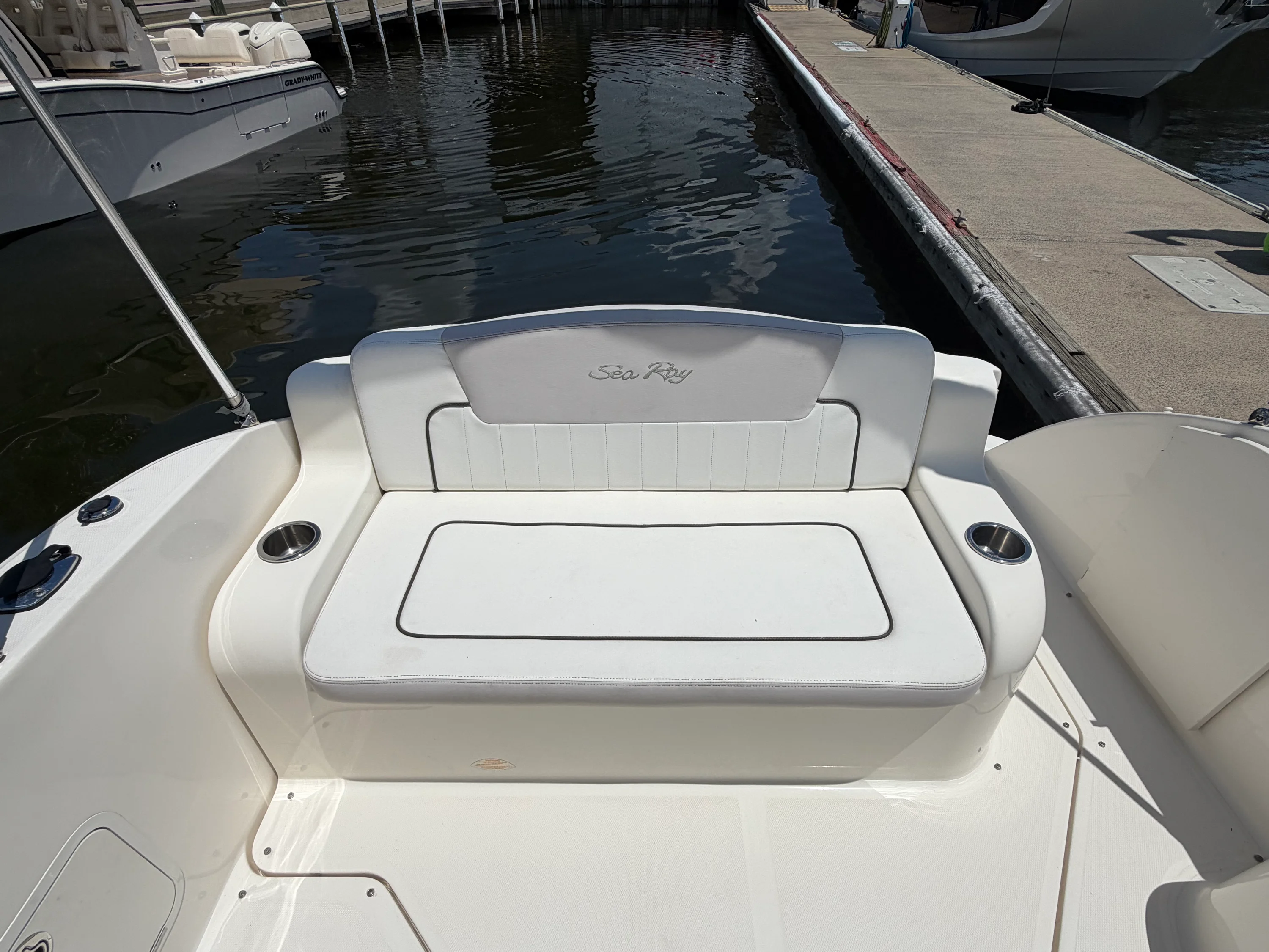 2011 Sea Ray 240 SUNDANCER Image Thumbnail #10