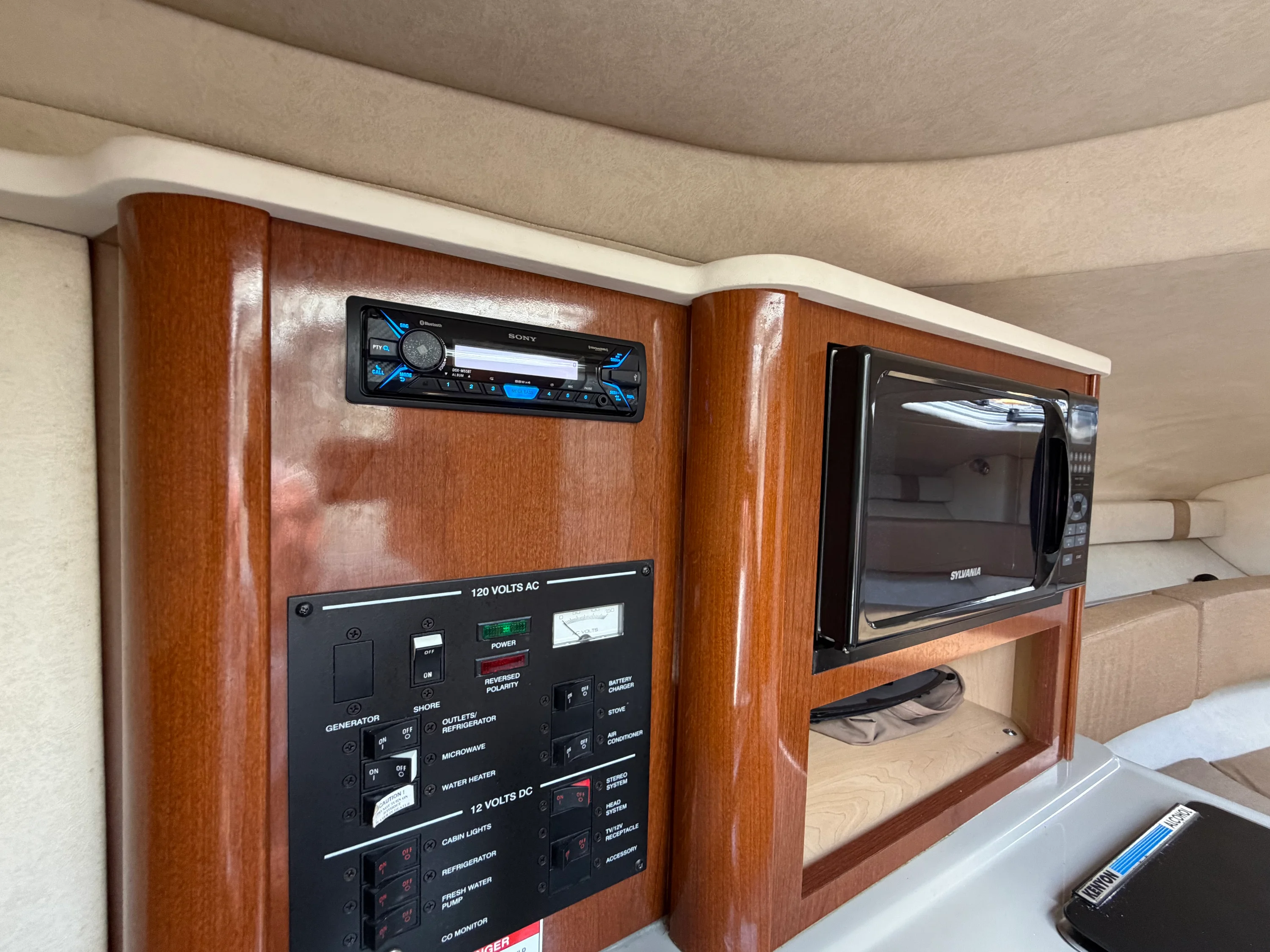 2011 Sea Ray 240 SUNDANCER Image Thumbnail #39
