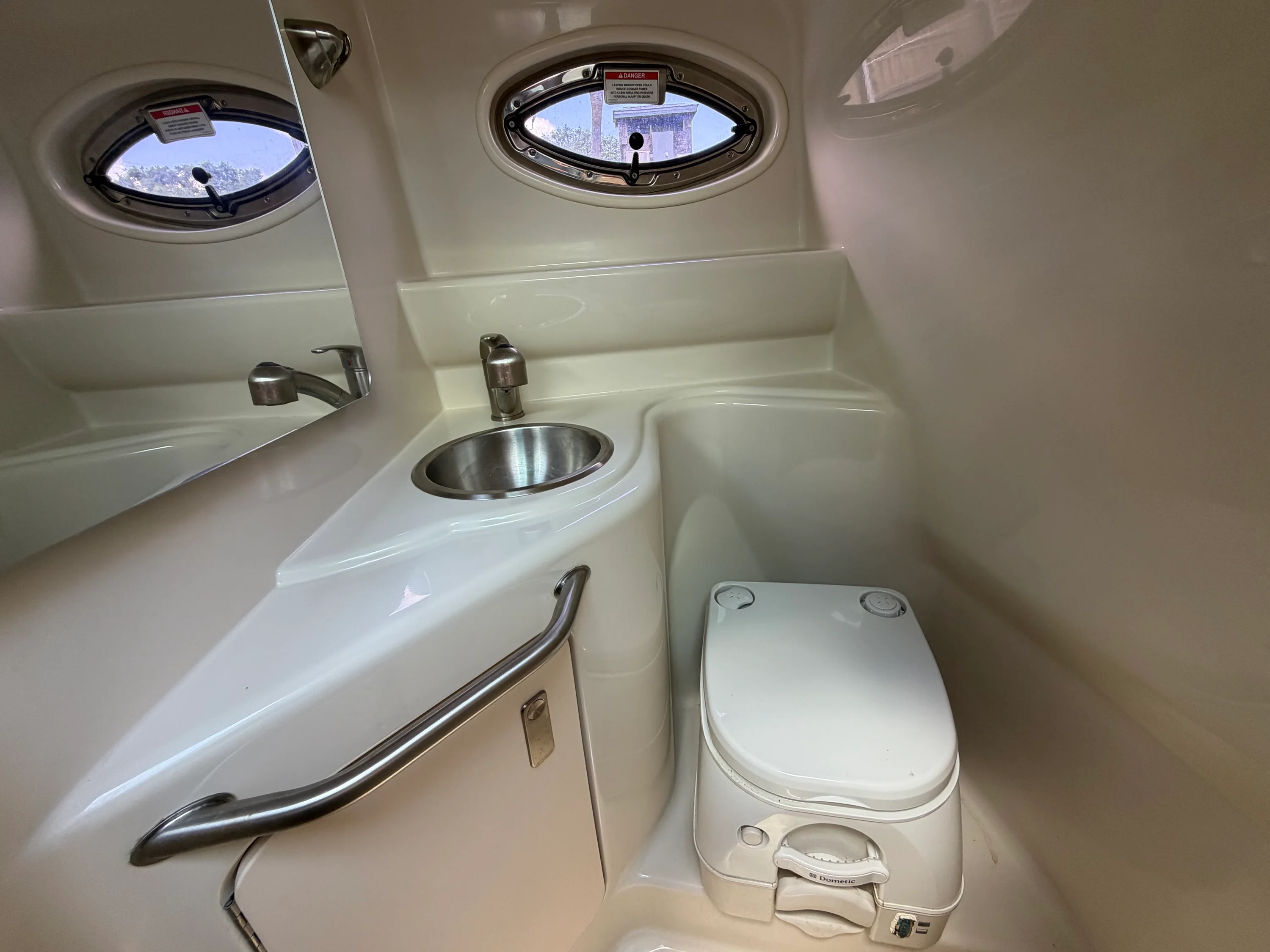 2011 Sea Ray 240 SUNDANCER Image Thumbnail #42