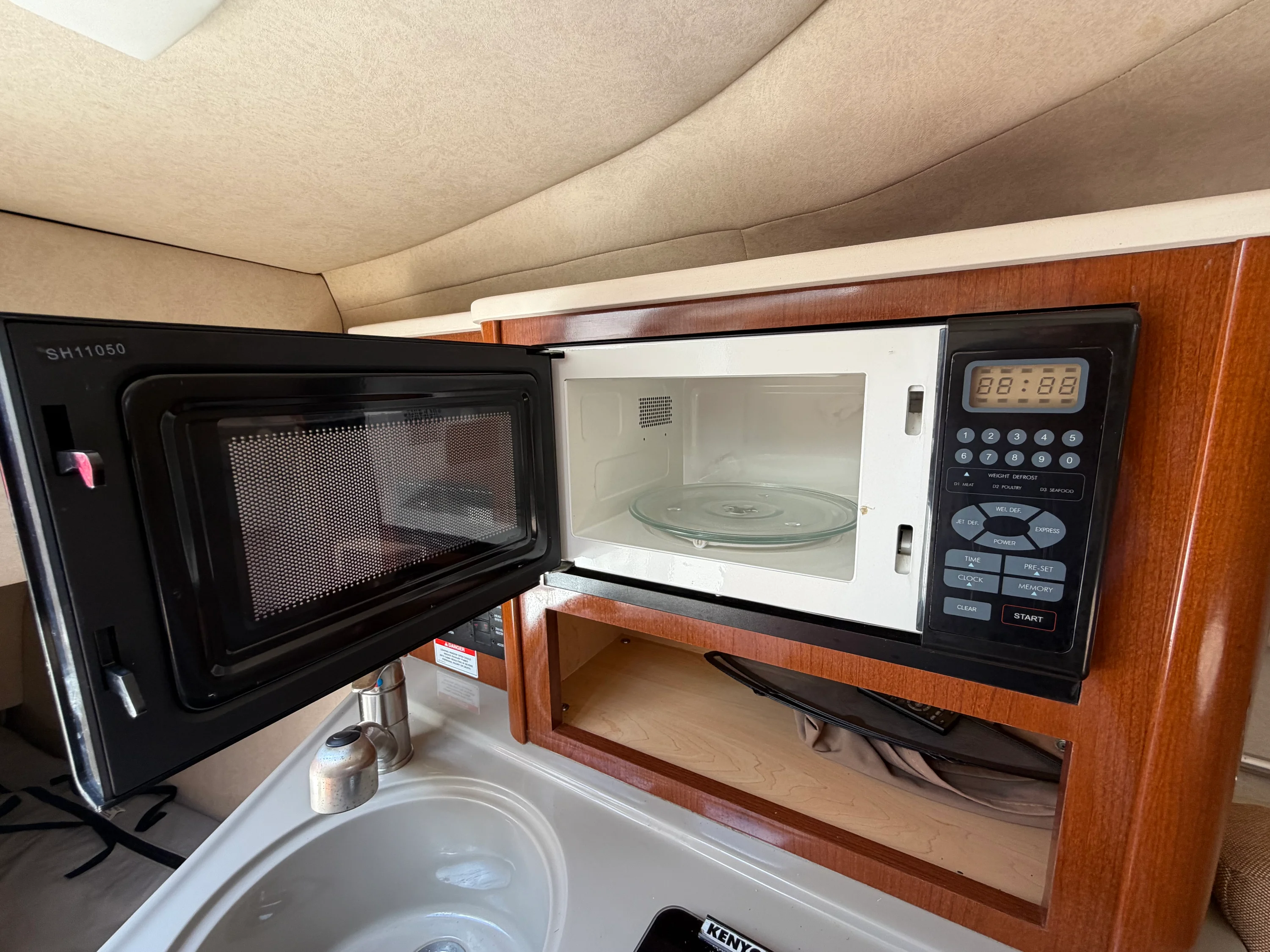 2011 Sea Ray 240 SUNDANCER Image Thumbnail #29